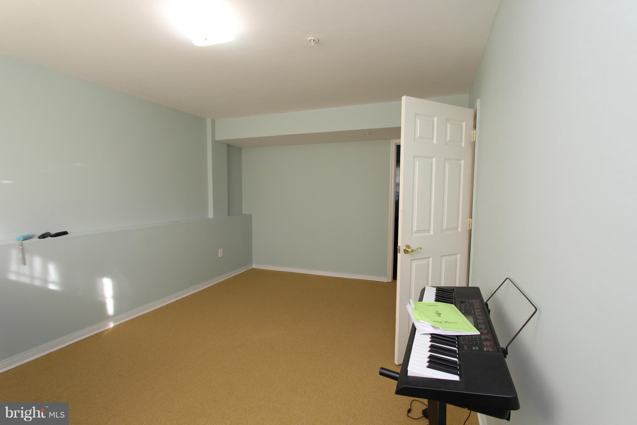 SHERIFF KNOLLS - Residential