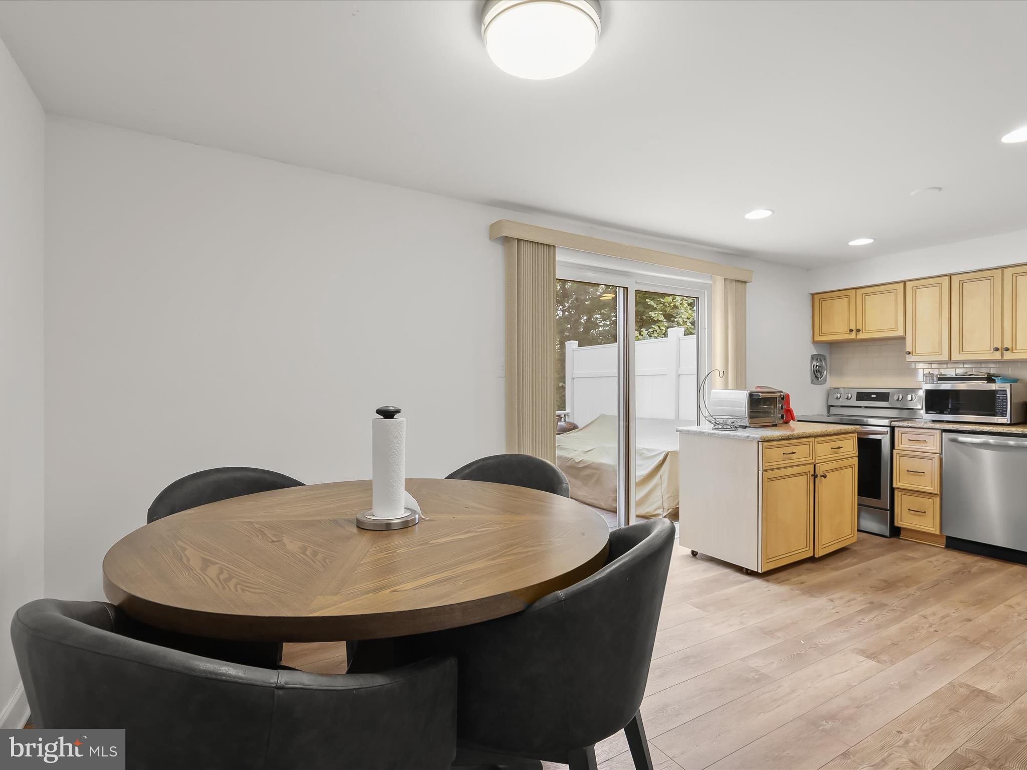 TOWN & COUNTRY APARTMENTS CARNEY - Residential