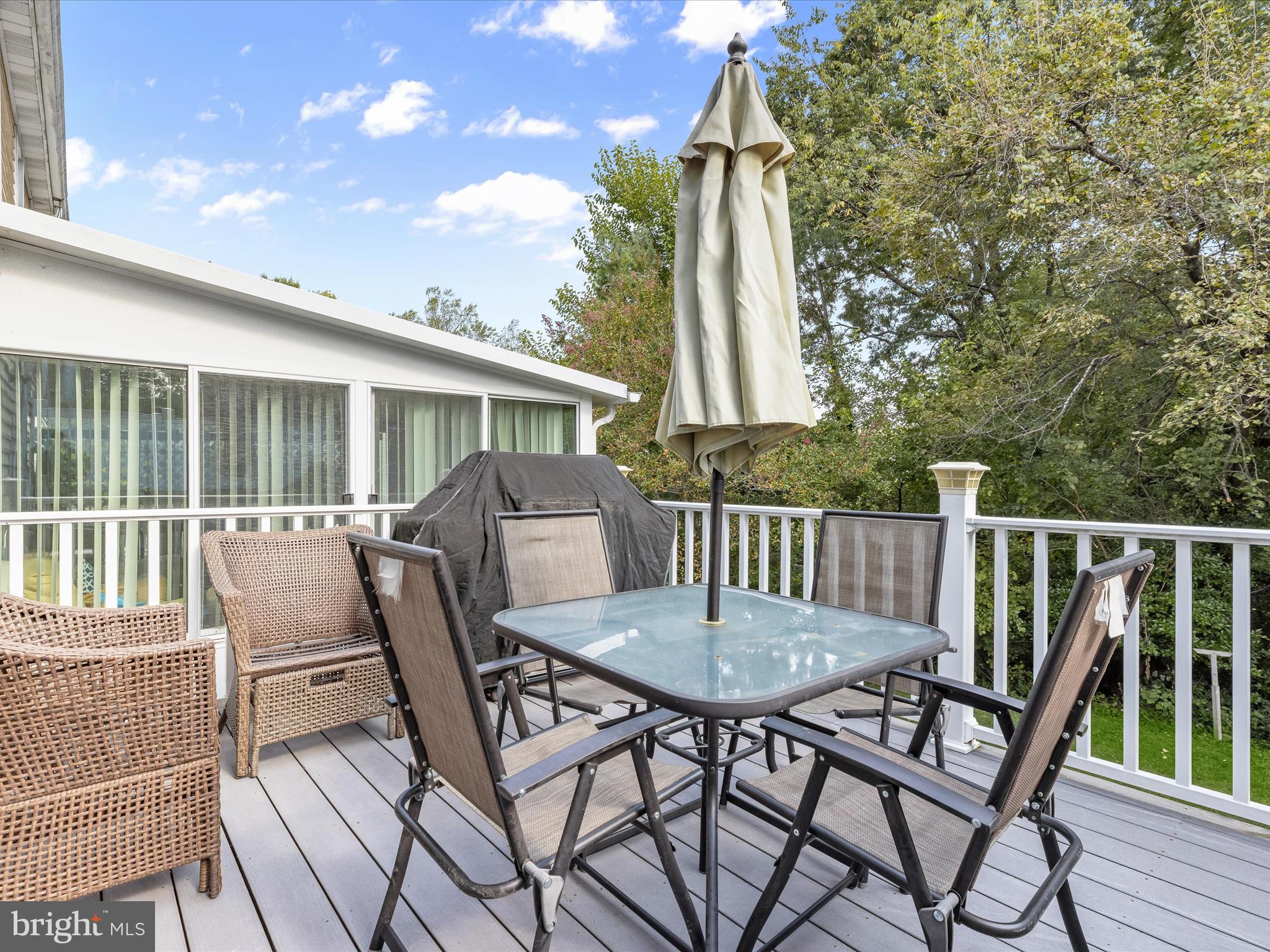 TOWN & COUNTRY APARTMENTS CARNEY - Residential