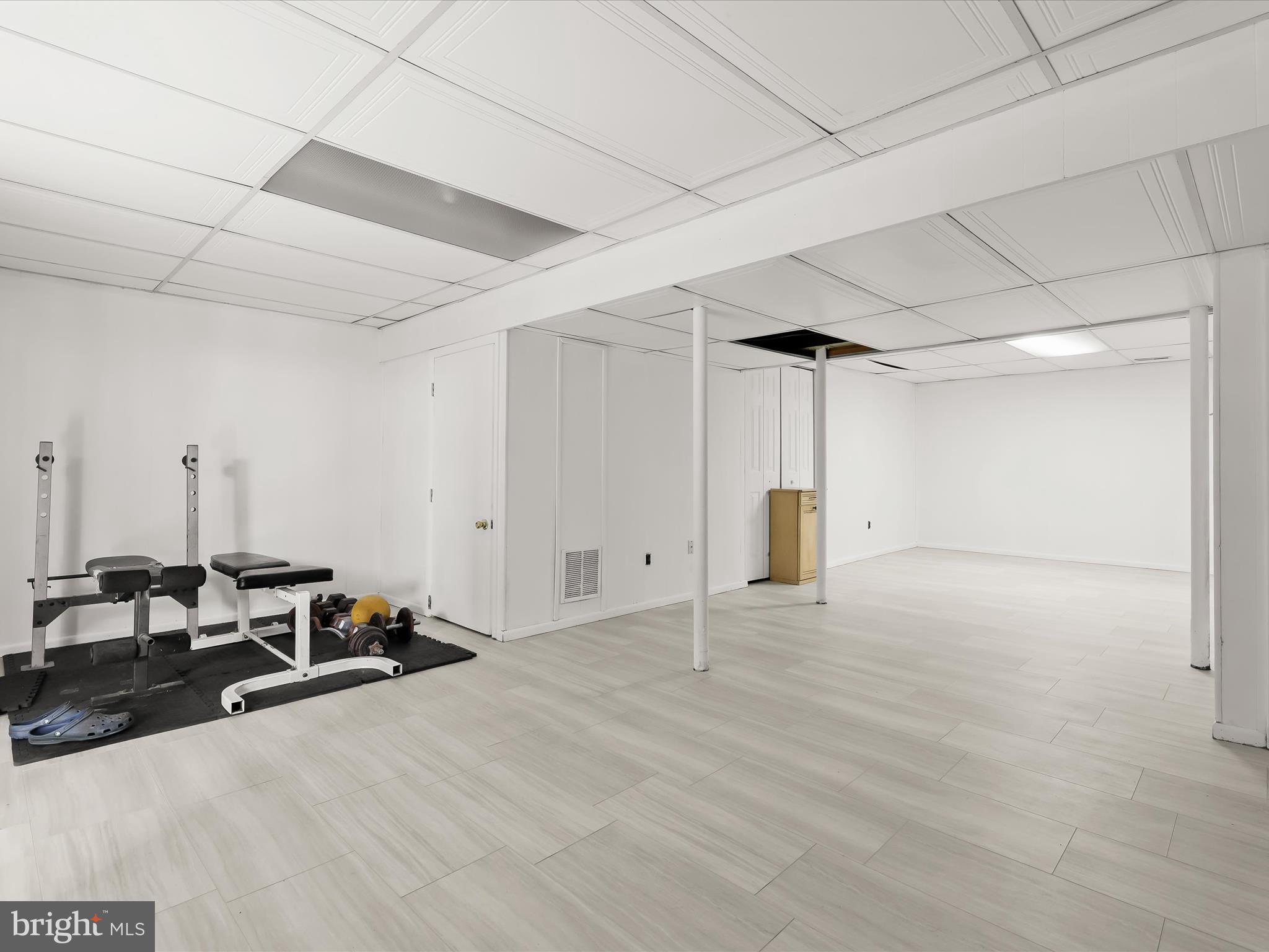 TOWN & COUNTRY APARTMENTS CARNEY - Residential