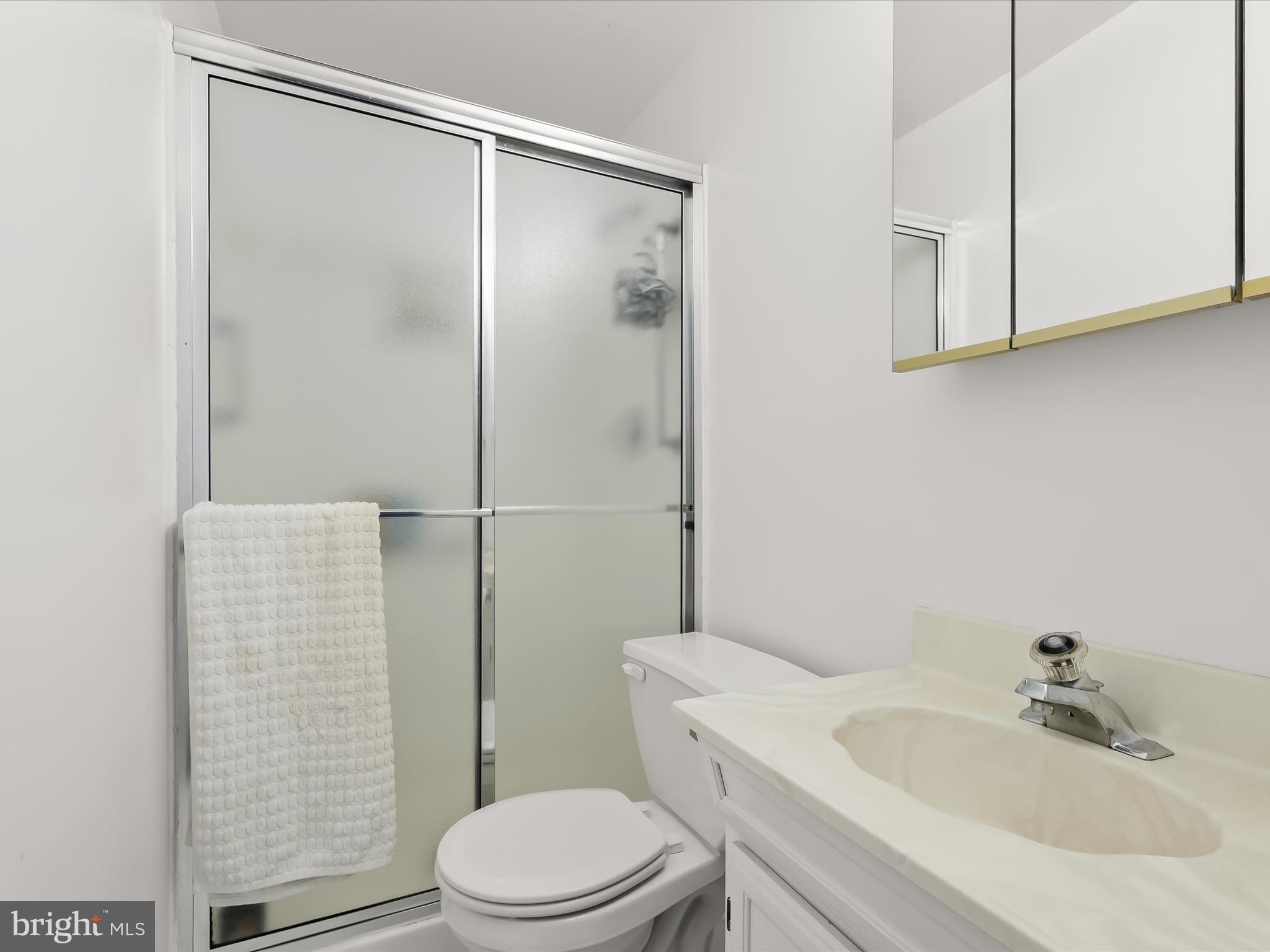 TOWN & COUNTRY APARTMENTS CARNEY - Residential