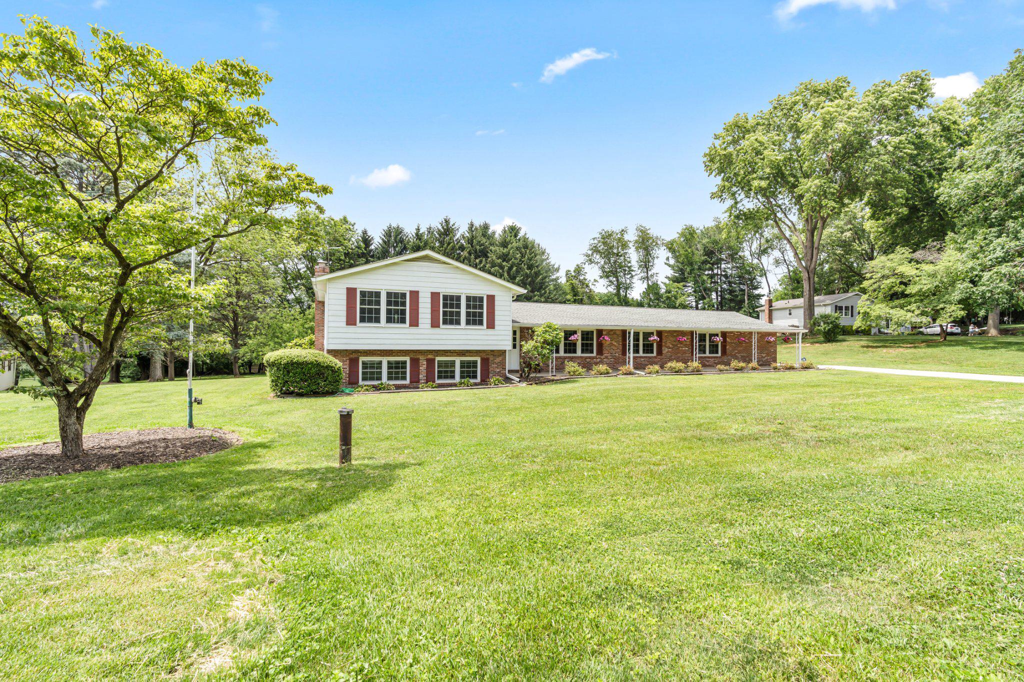 3318 LOWELL LANE