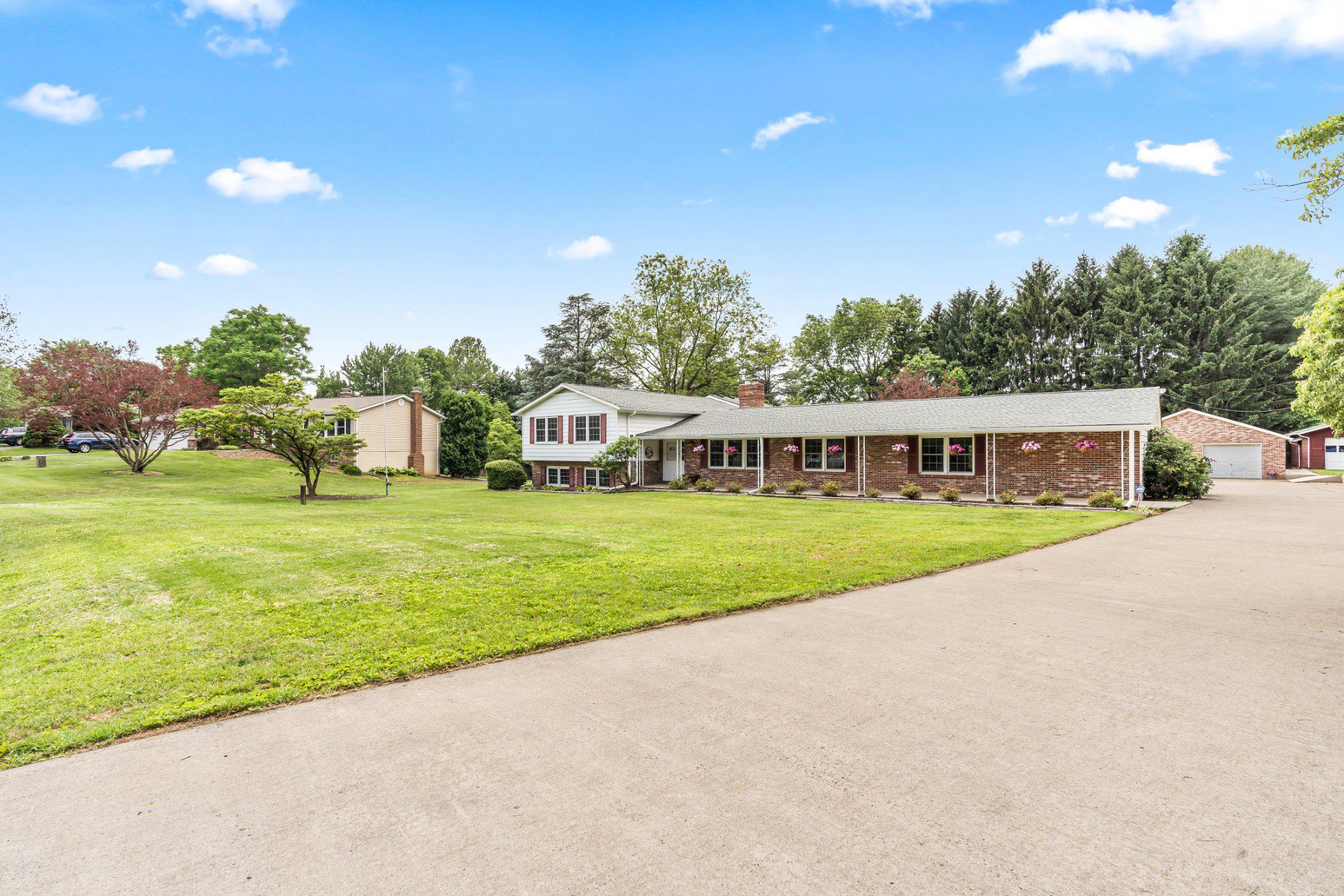 3318 LOWELL LANE