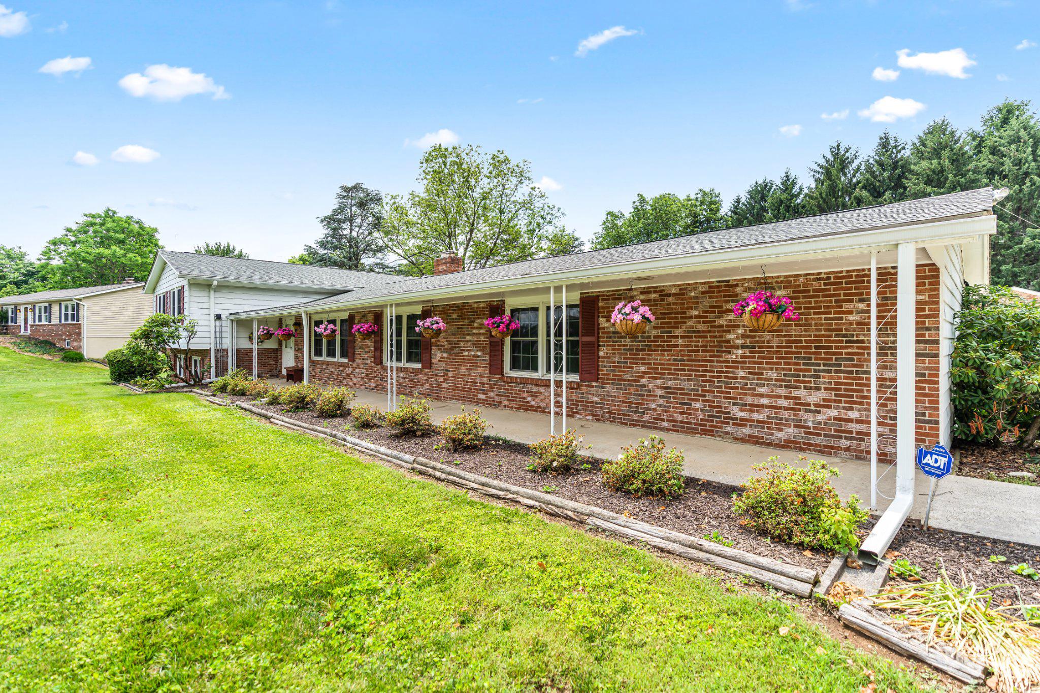 3318 LOWELL LANE