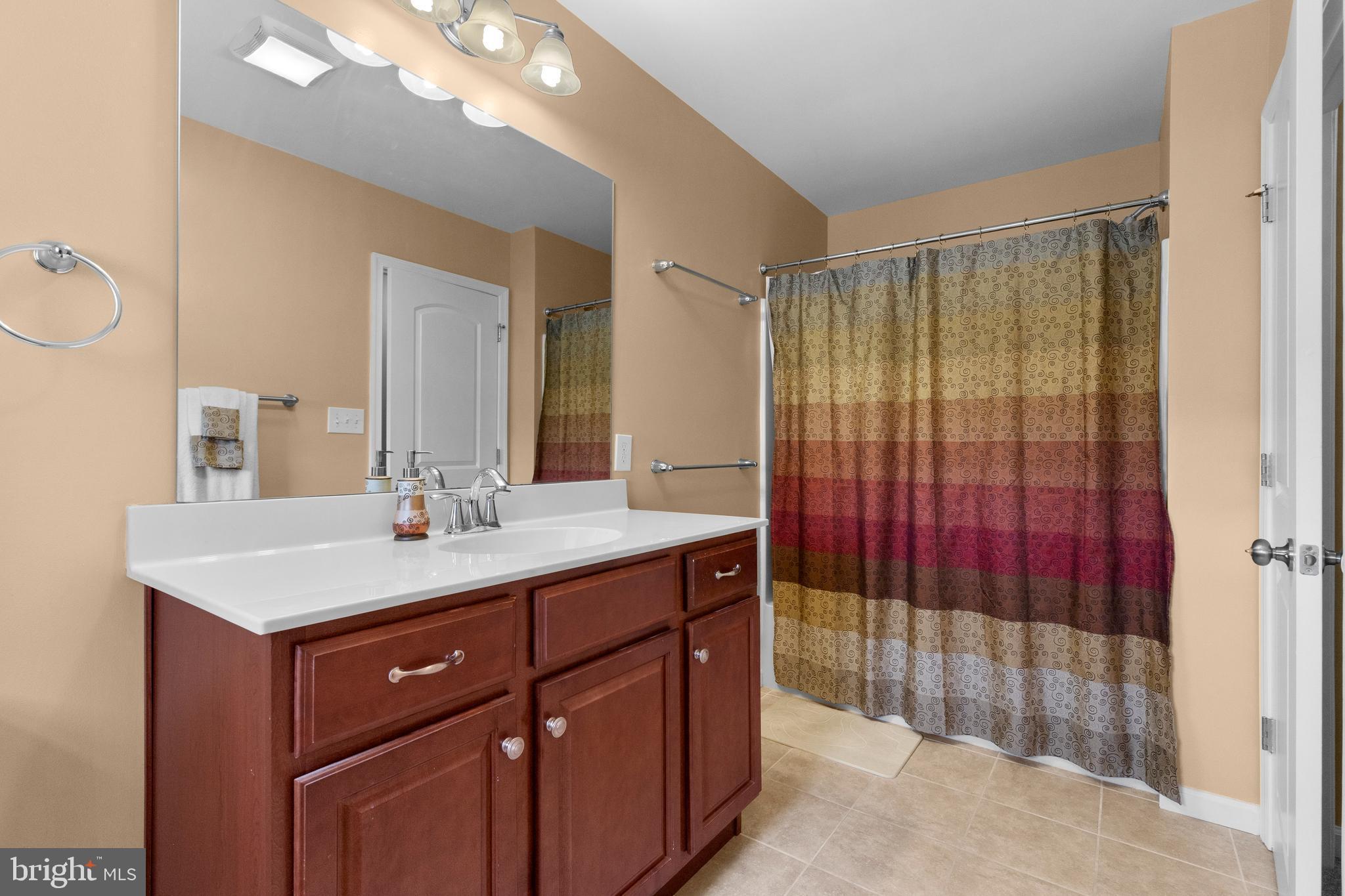 WINDING HILLS - DORSET SQ - Residential