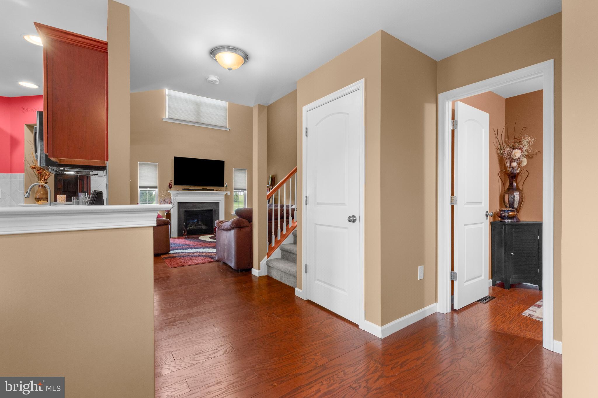 WINDING HILLS - DORSET SQ - Residential