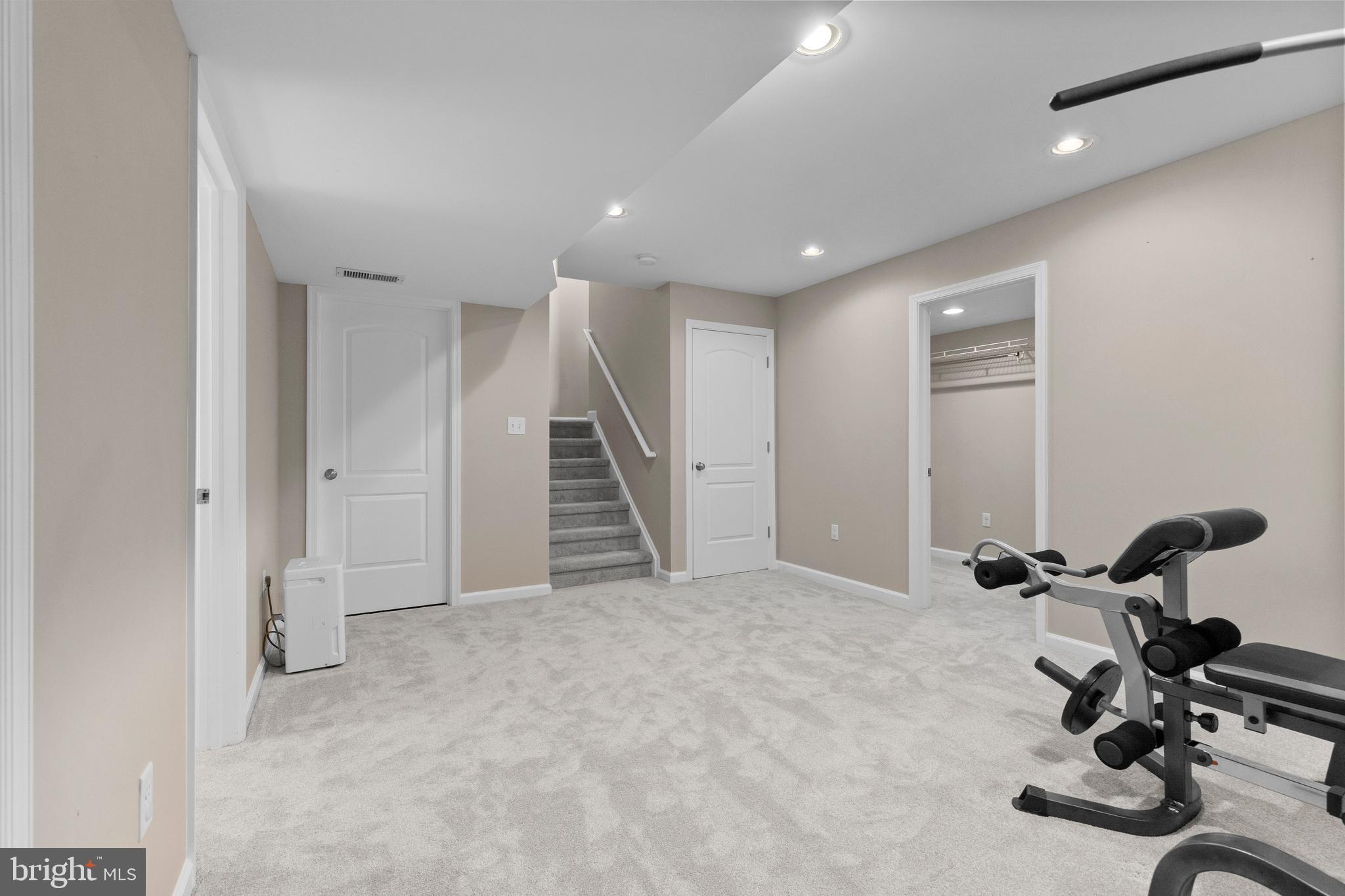 WINDING HILLS - DORSET SQ - Residential