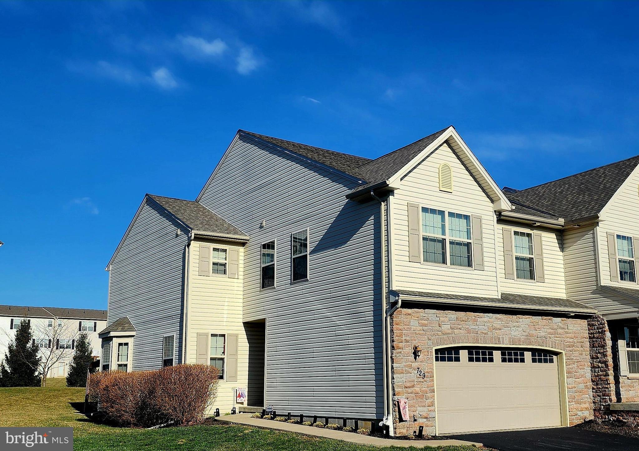 WINDING HILLS - DORSET SQ - Residential