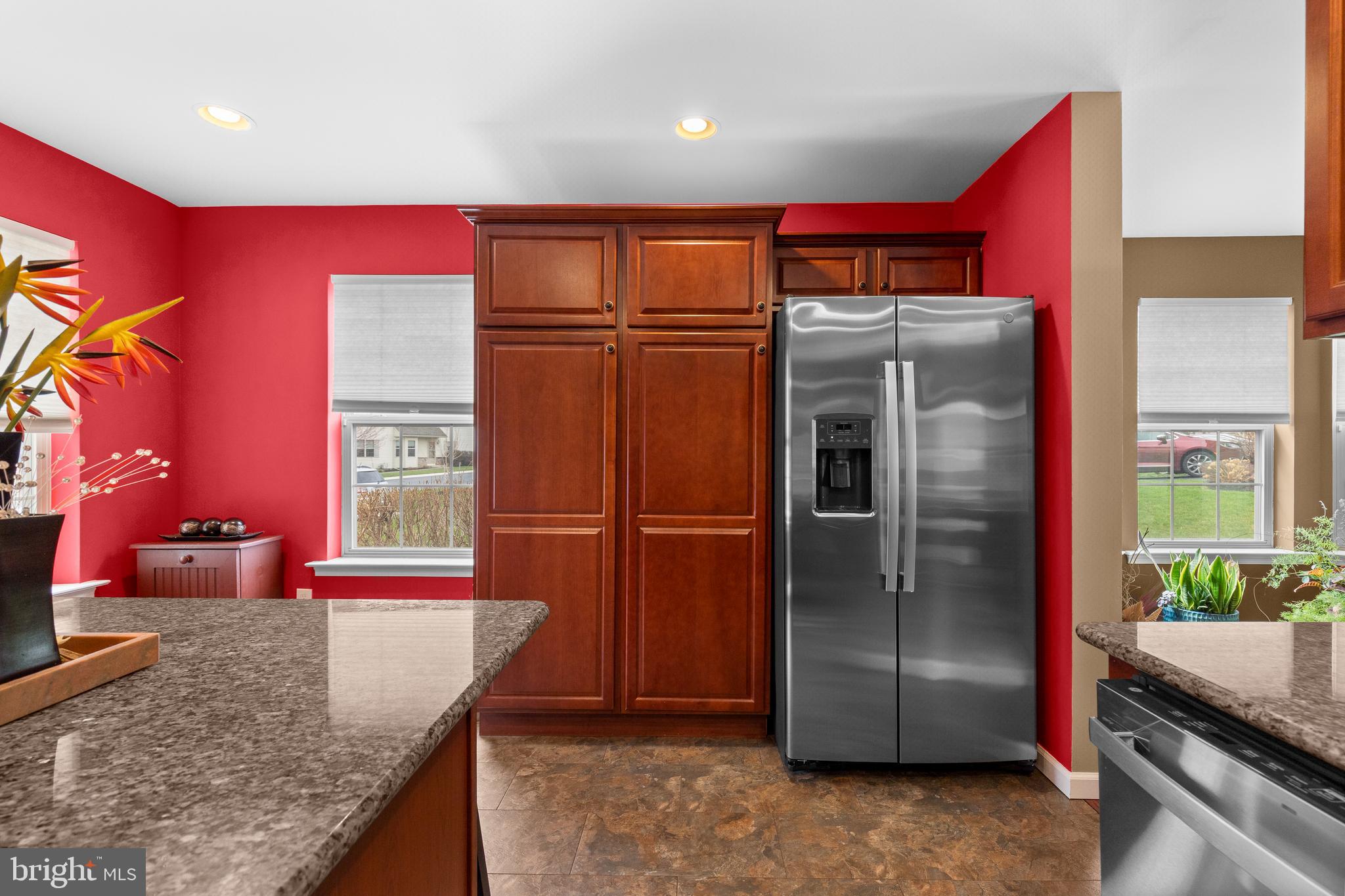 WINDING HILLS - DORSET SQ - Residential