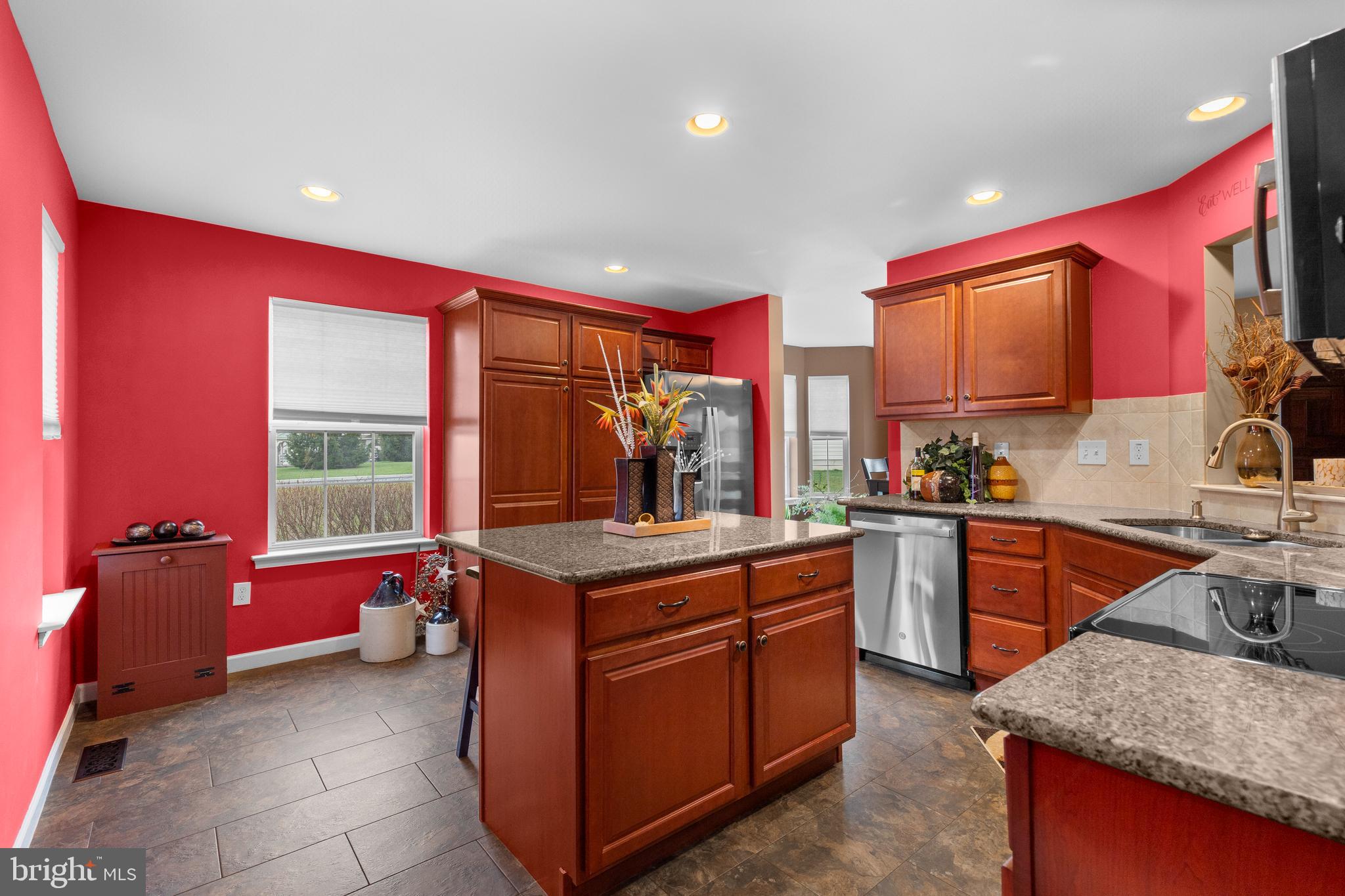 WINDING HILLS - DORSET SQ - Residential