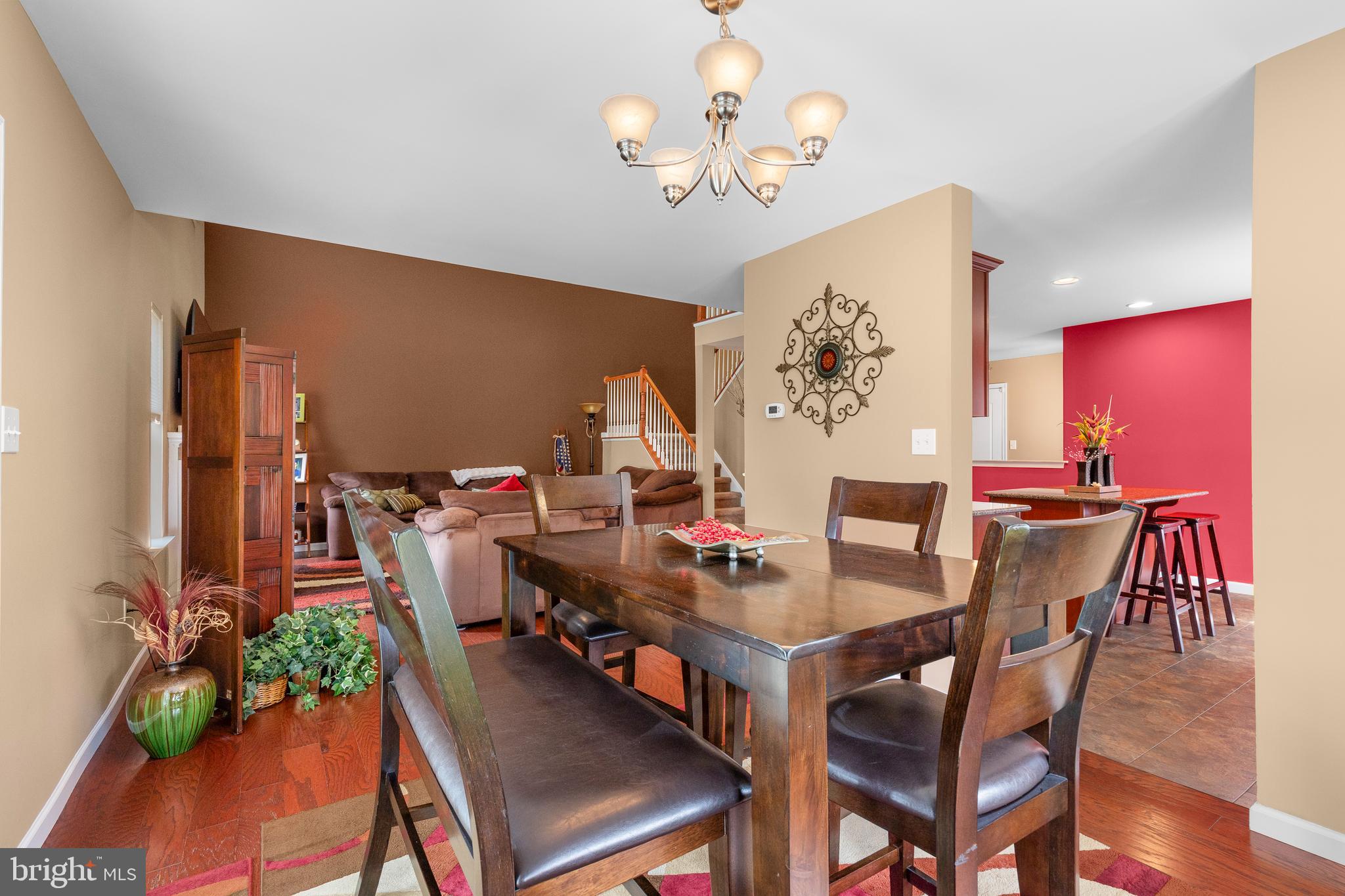 WINDING HILLS - DORSET SQ - Residential