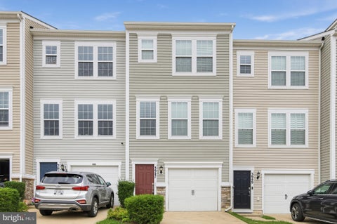 Townhouse For Rent - 3947 Madden Way<br/> DUMFRIES, VA 22026