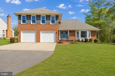 Photo of 25 Whittingham Circle, STERLING, VA 20165 (MLS # VALO2125112)
