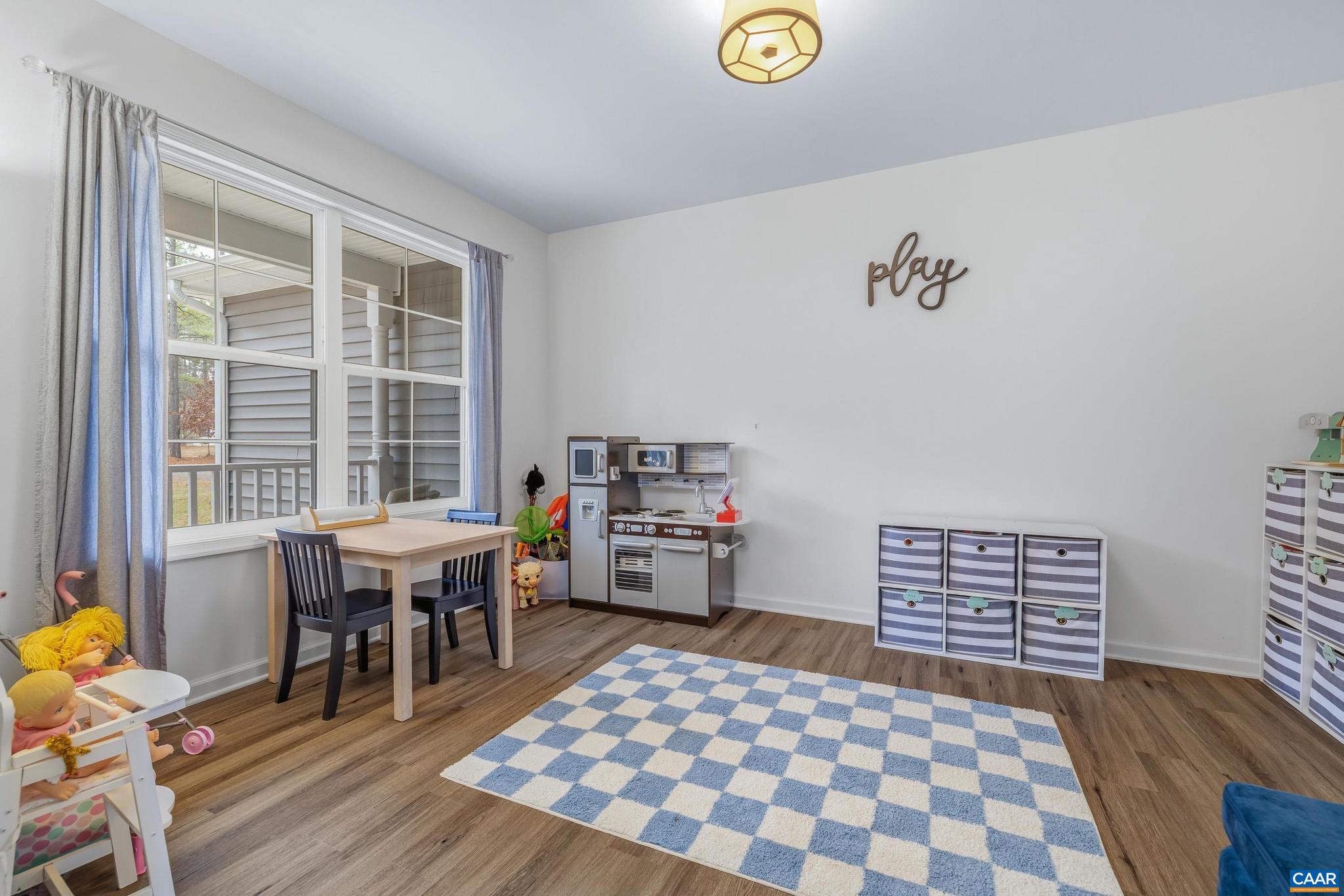 FOX HOLLOW - Residential