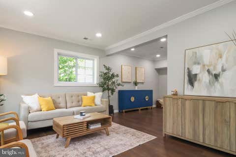 Photo of 6621 Hallwood Avenue, FALLS CHURCH, VA 22046 (MLS # VAFX2330208)