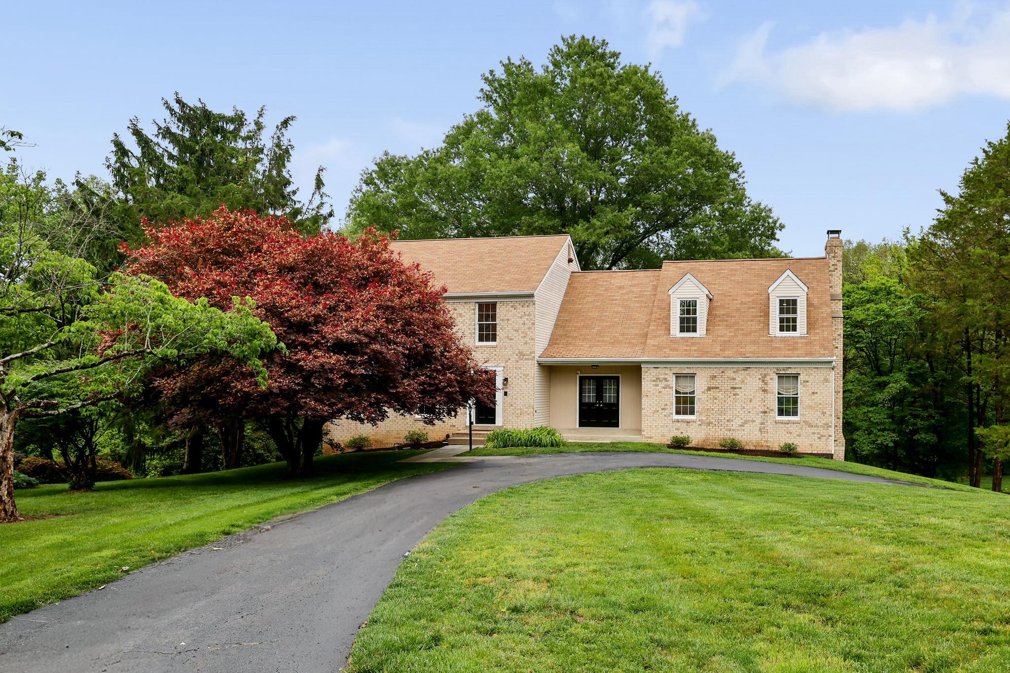 9718 LOCUST HILL DRIVE