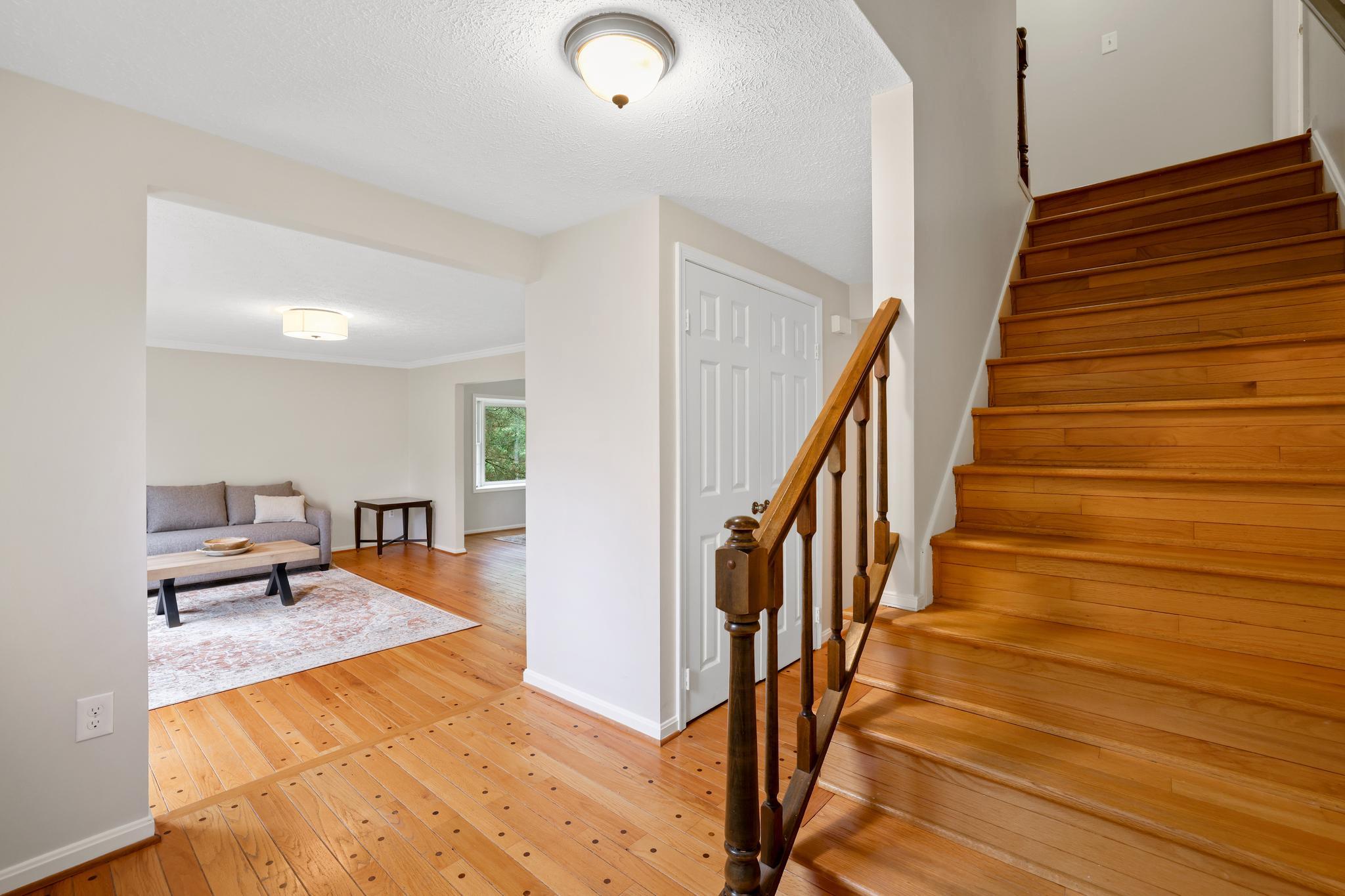 9718 LOCUST HILL DRIVE