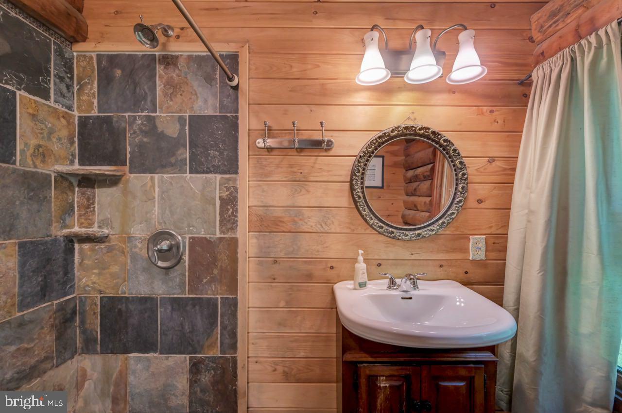 PLEASANT VALLEY ESTATES - Residential