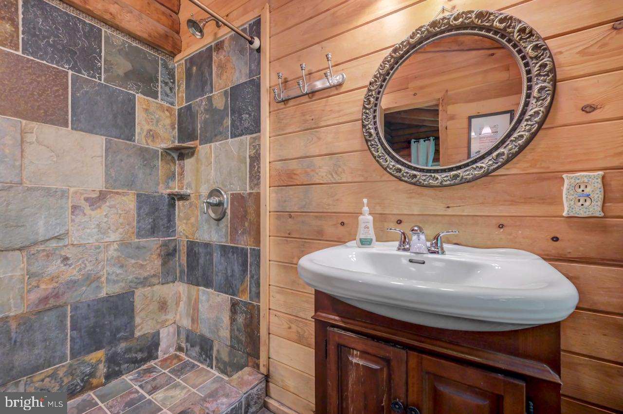 PLEASANT VALLEY ESTATES - Residential