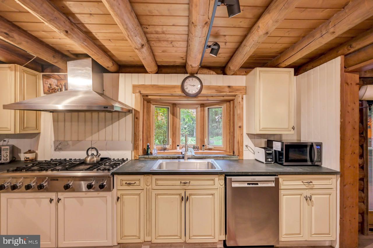 PLEASANT VALLEY ESTATES - Residential