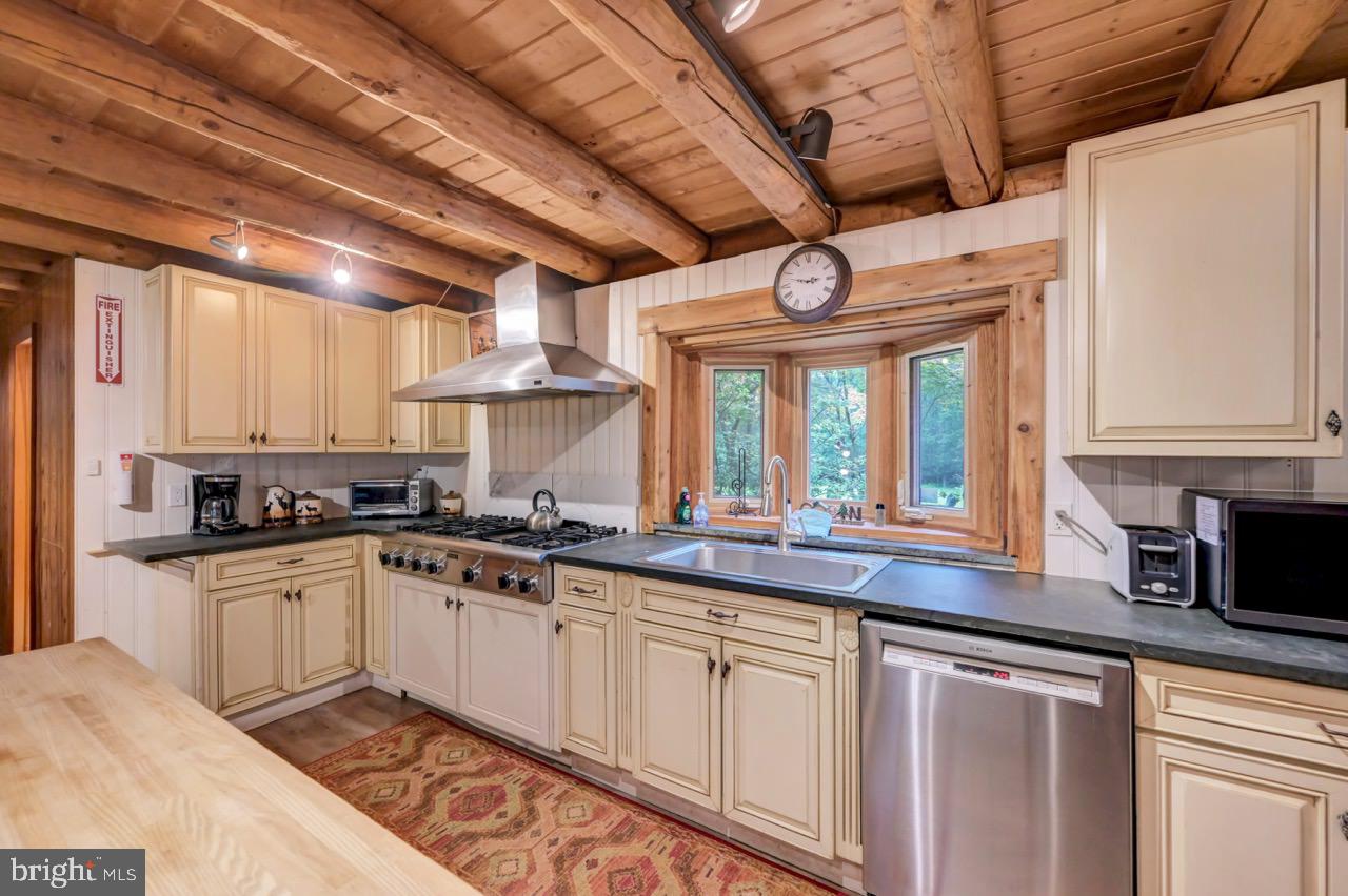 PLEASANT VALLEY ESTATES - Residential