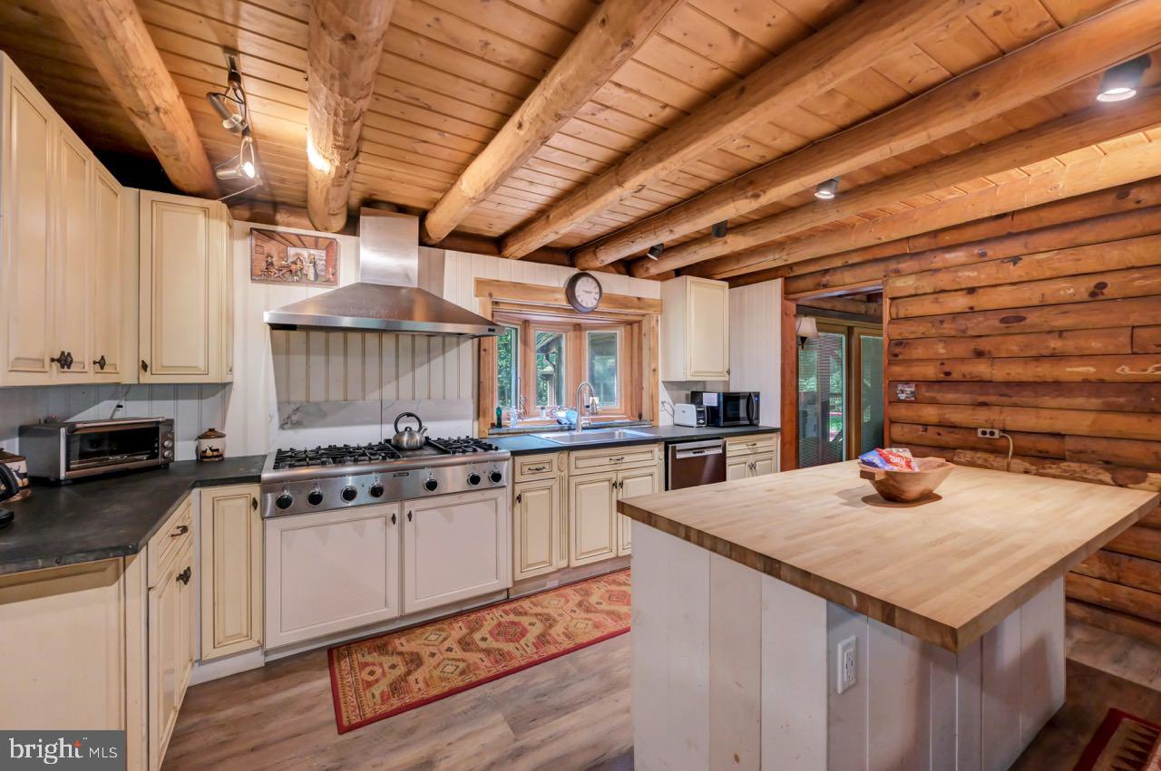 PLEASANT VALLEY ESTATES - Residential