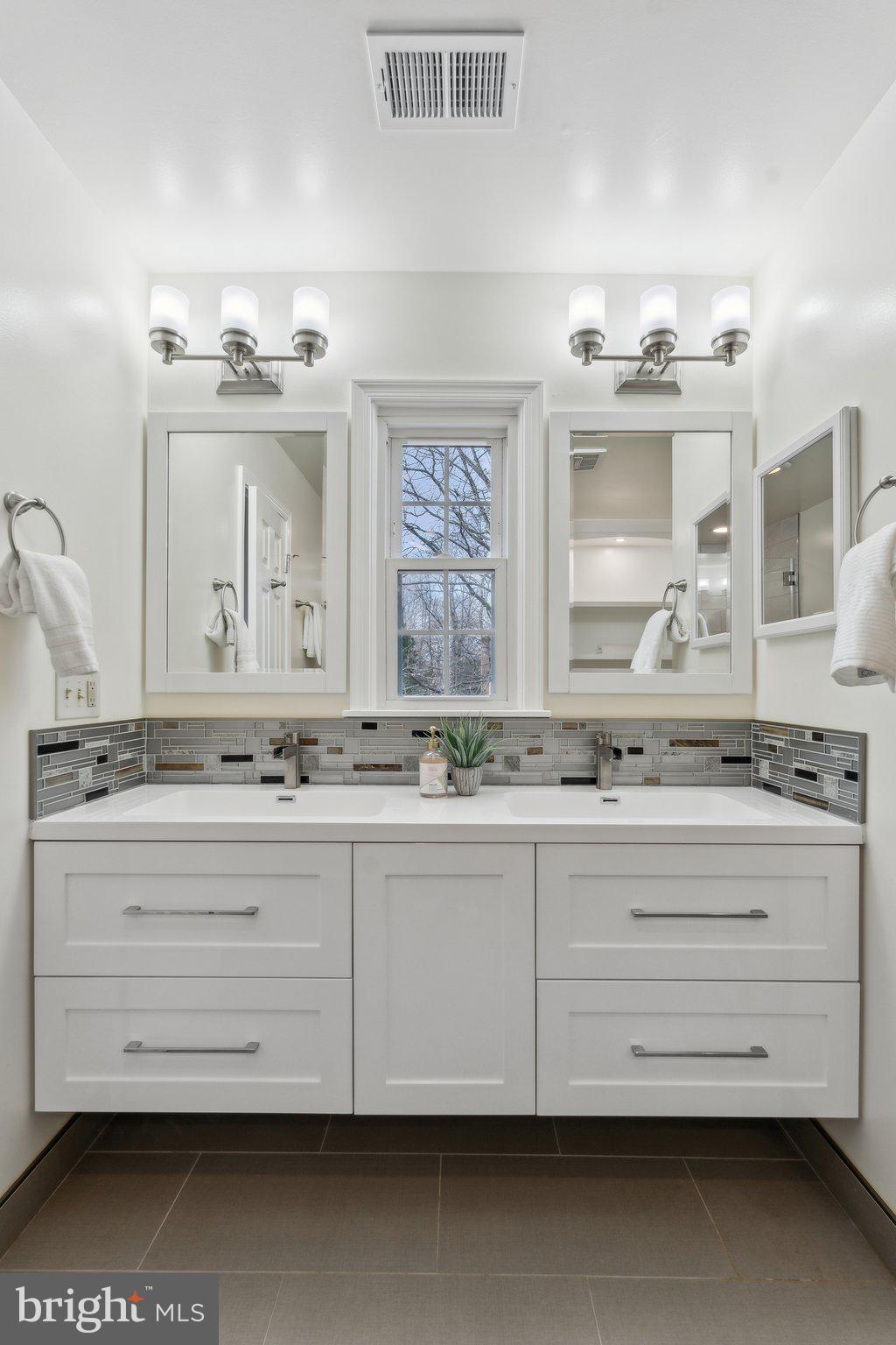 RIVER FALLS - Residential