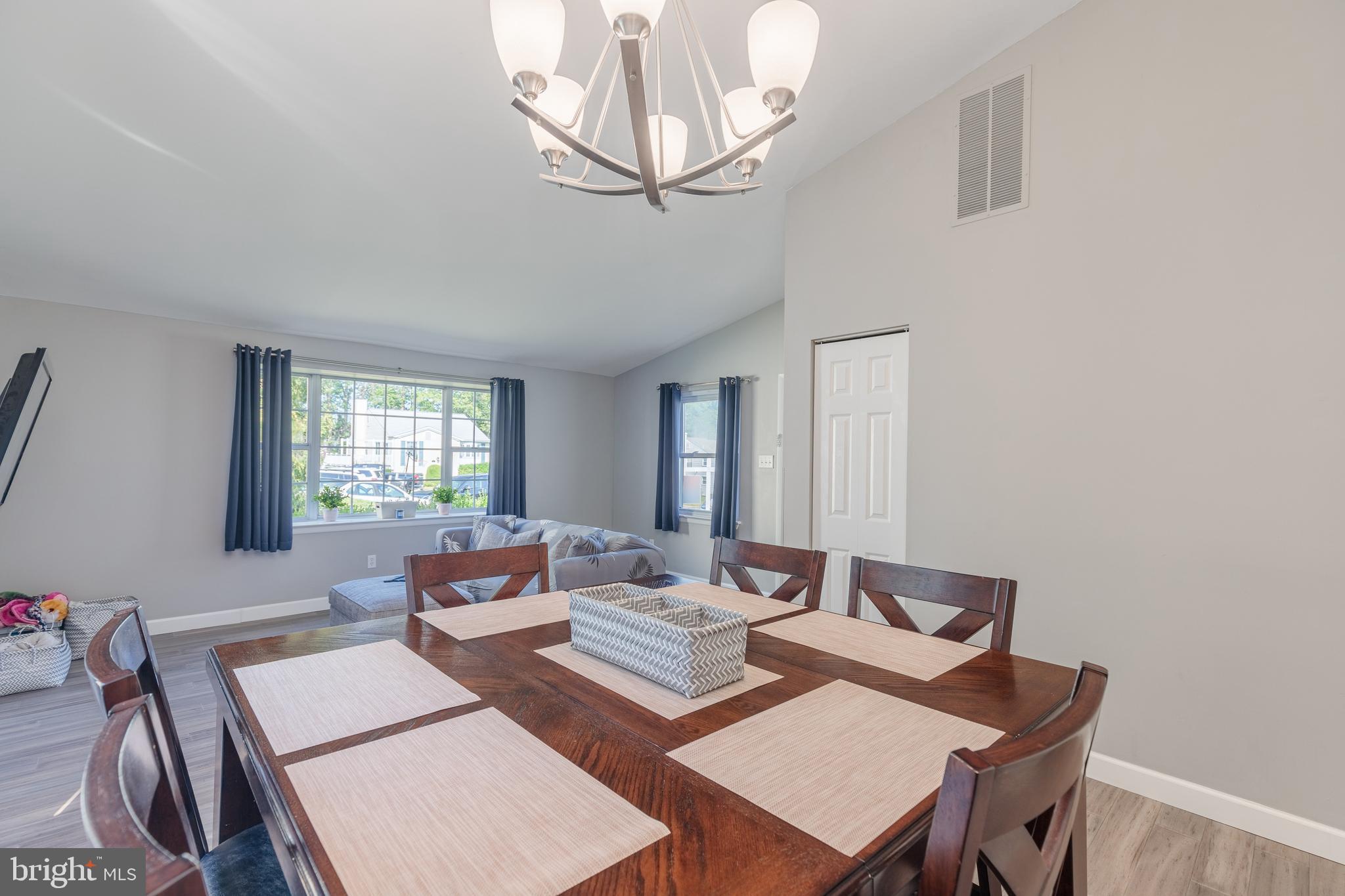 KINGS COURT - Residential