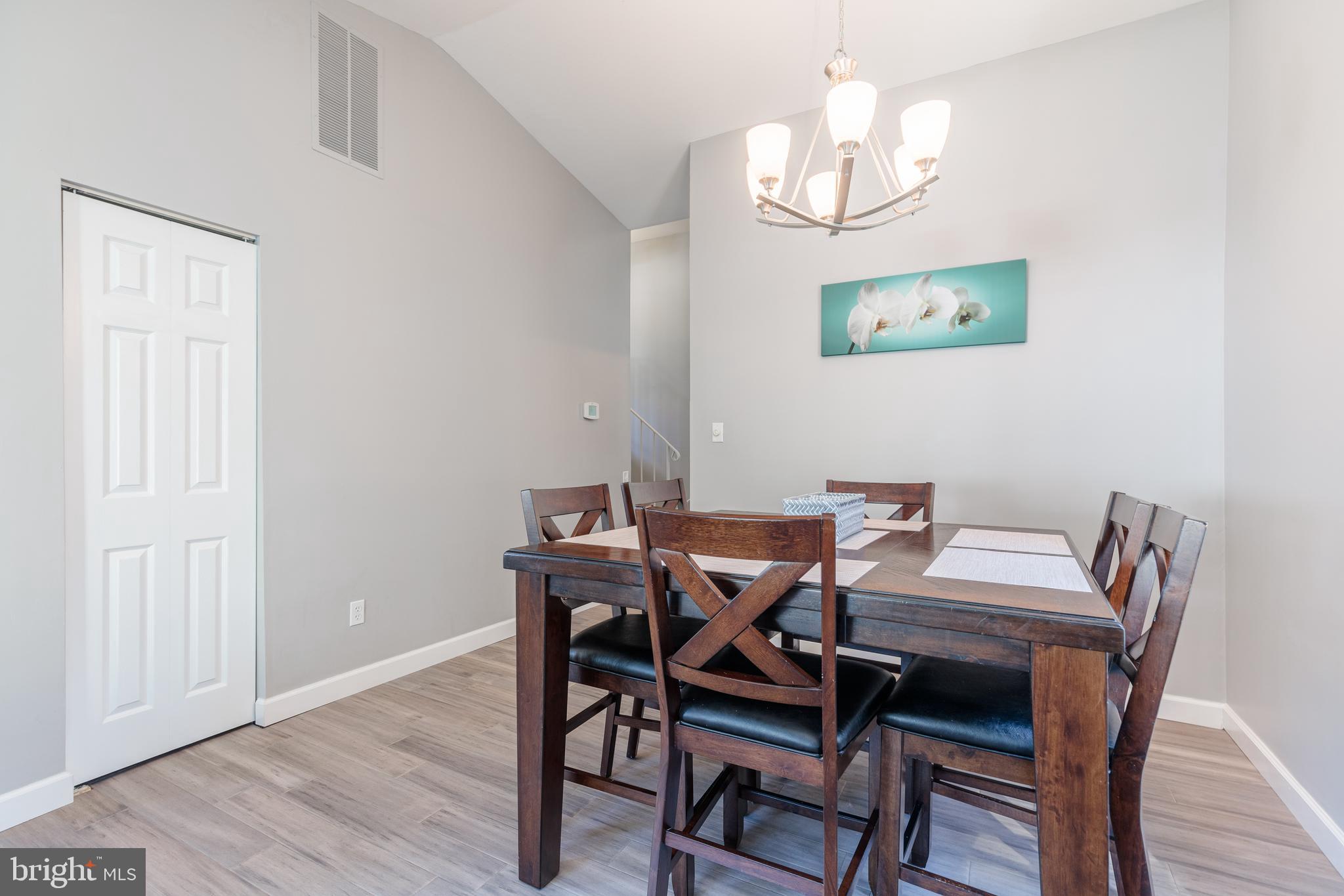 KINGS COURT - Residential