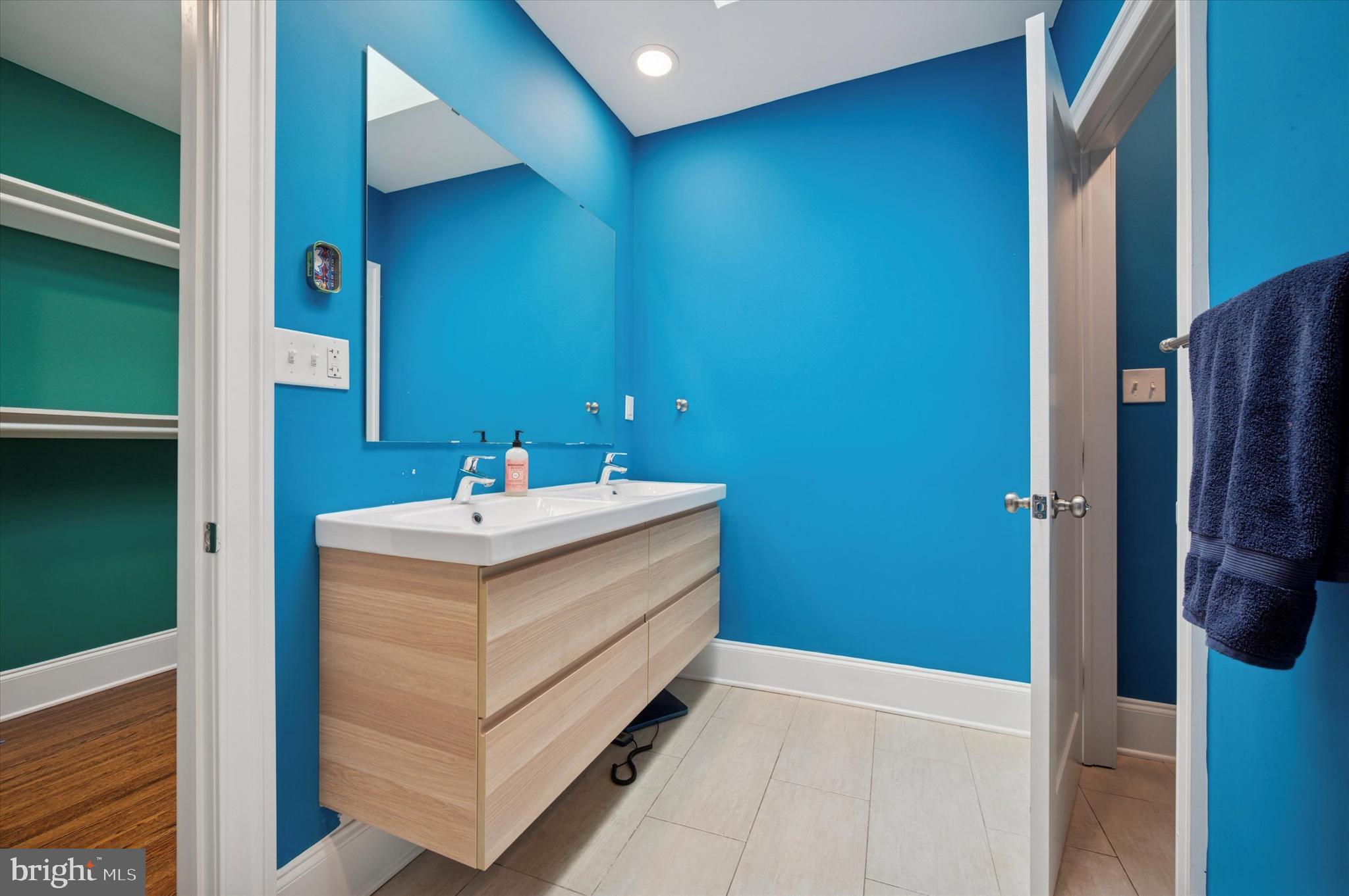 UNIVERSITY CITY - Residential