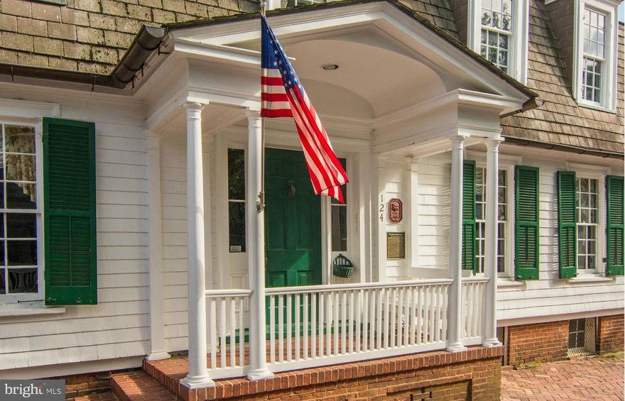 All  modern comforts in this fully restored Annapolis treasure, c.1740,1st time offered outside 11 generations of family ownership. Architectural integrity, intrinsic 18c. balance. Master suite w/ closets & baths fitted into right places-even a 2nd fl. family rm. 10 re-built frplcs. Lg. screened porch looks to beautiful pvt. garden.Good off-st. parking. Pre-Revolutionary museum quality.