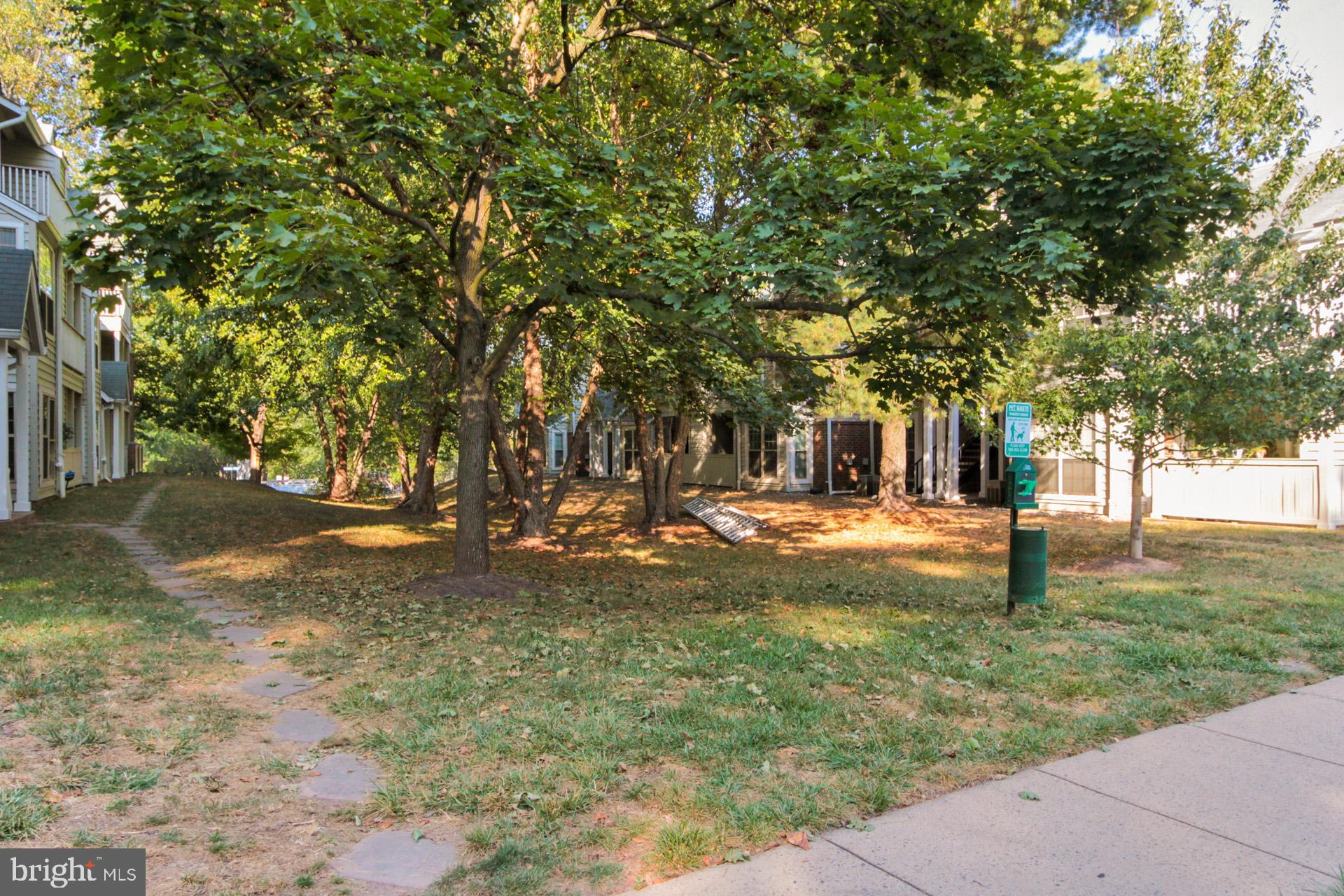 PENDERBROOK SQUARE CONDOMINIUMS - Residential