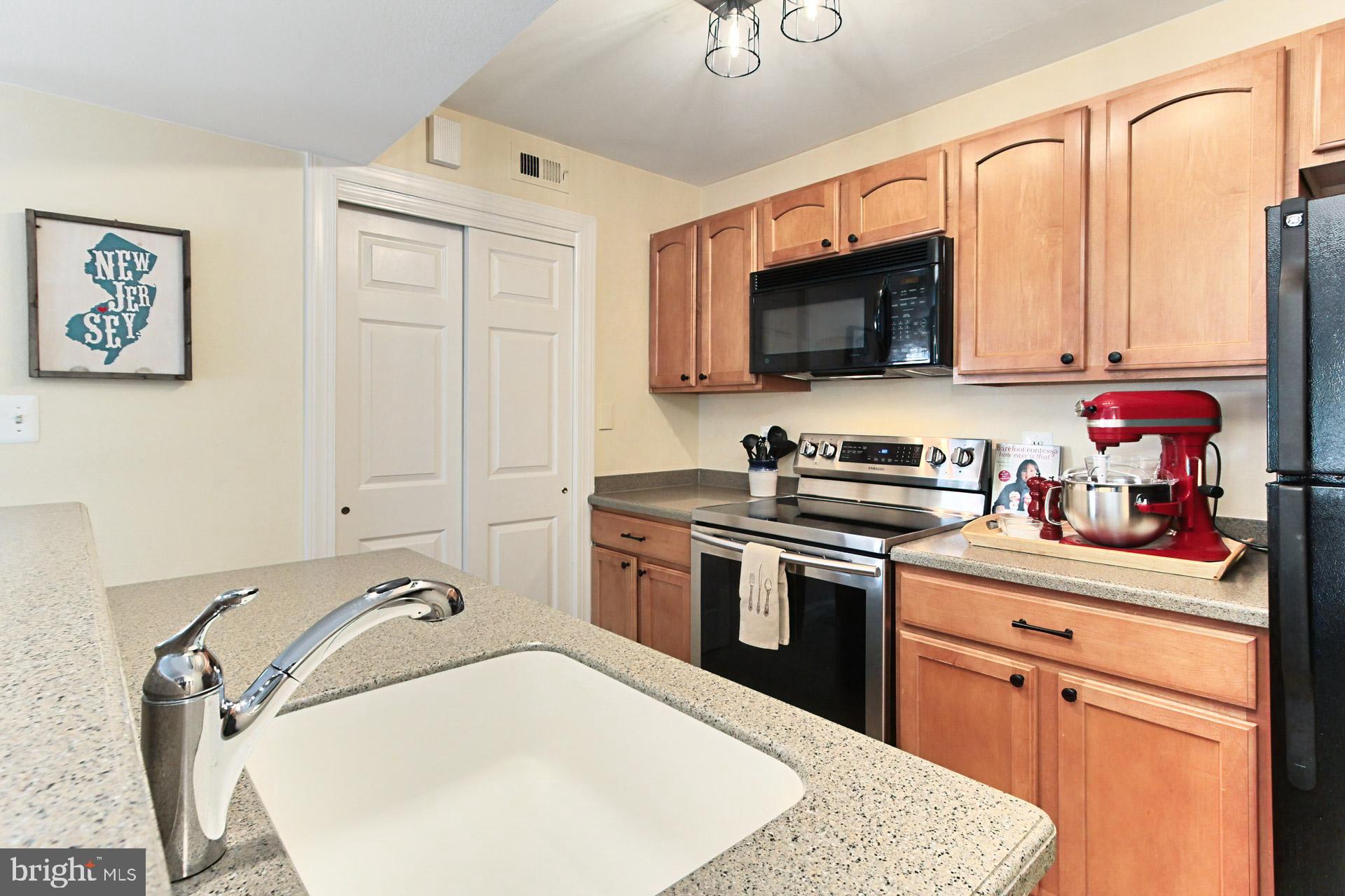 PENDERBROOK SQUARE CONDOMINIUMS - Residential