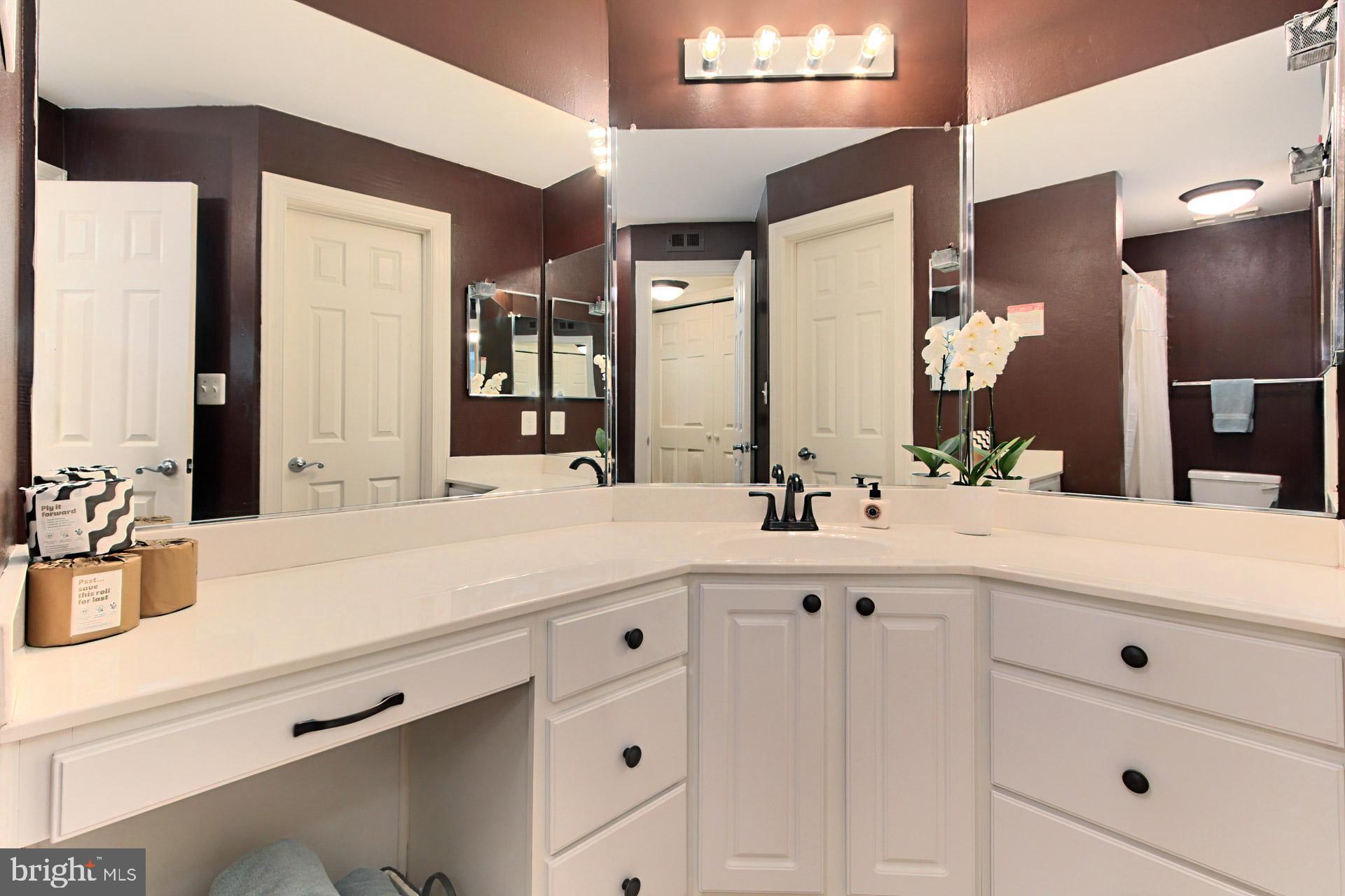 PENDERBROOK SQUARE CONDOMINIUMS - Residential