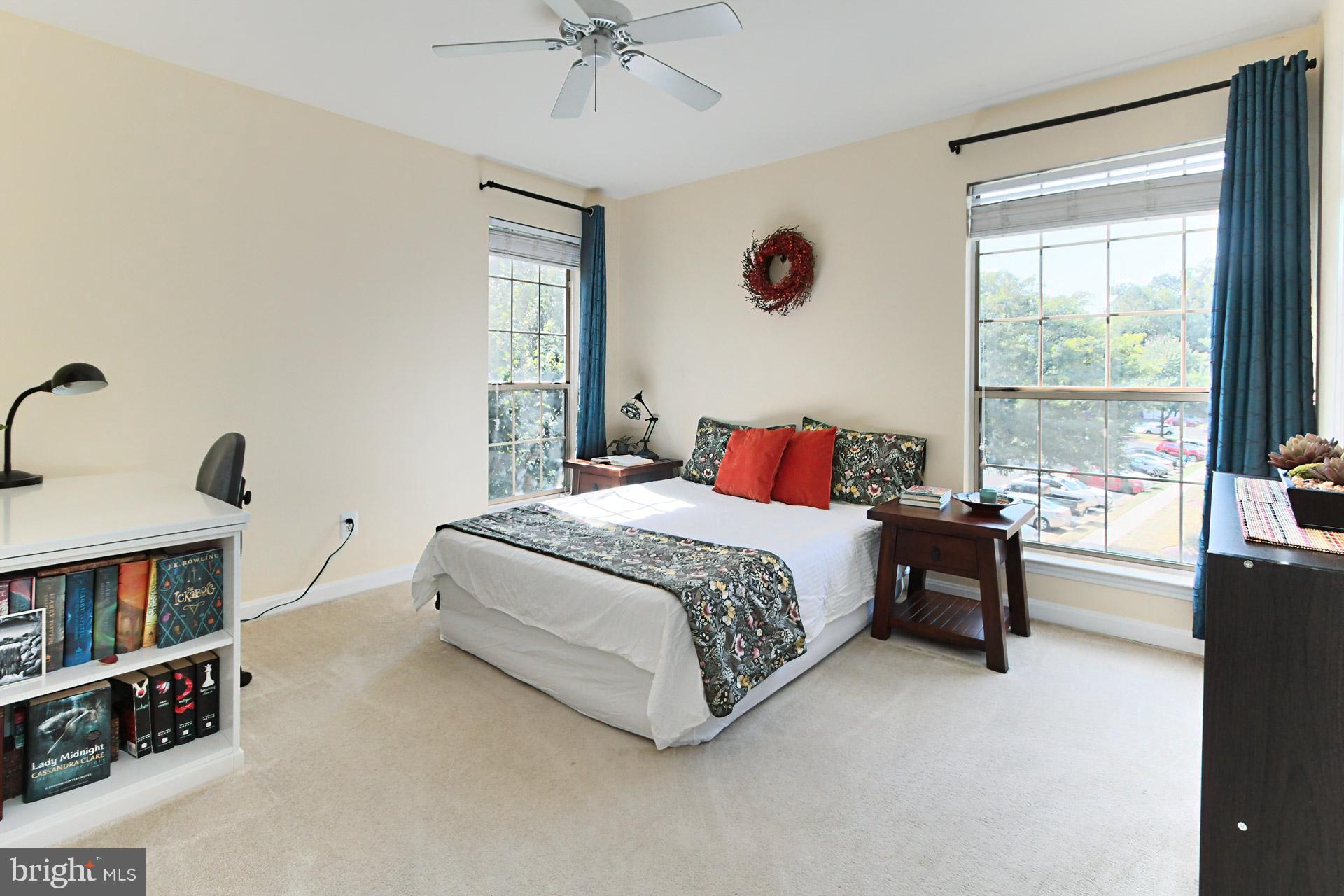 PENDERBROOK SQUARE CONDOMINIUMS - Residential