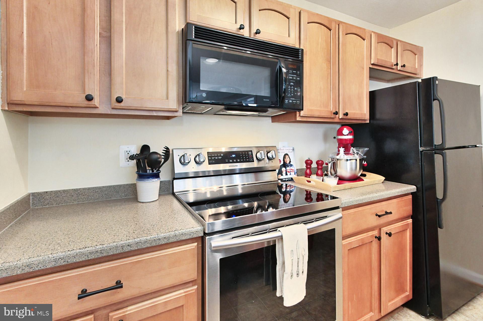 PENDERBROOK SQUARE CONDOMINIUMS - Residential