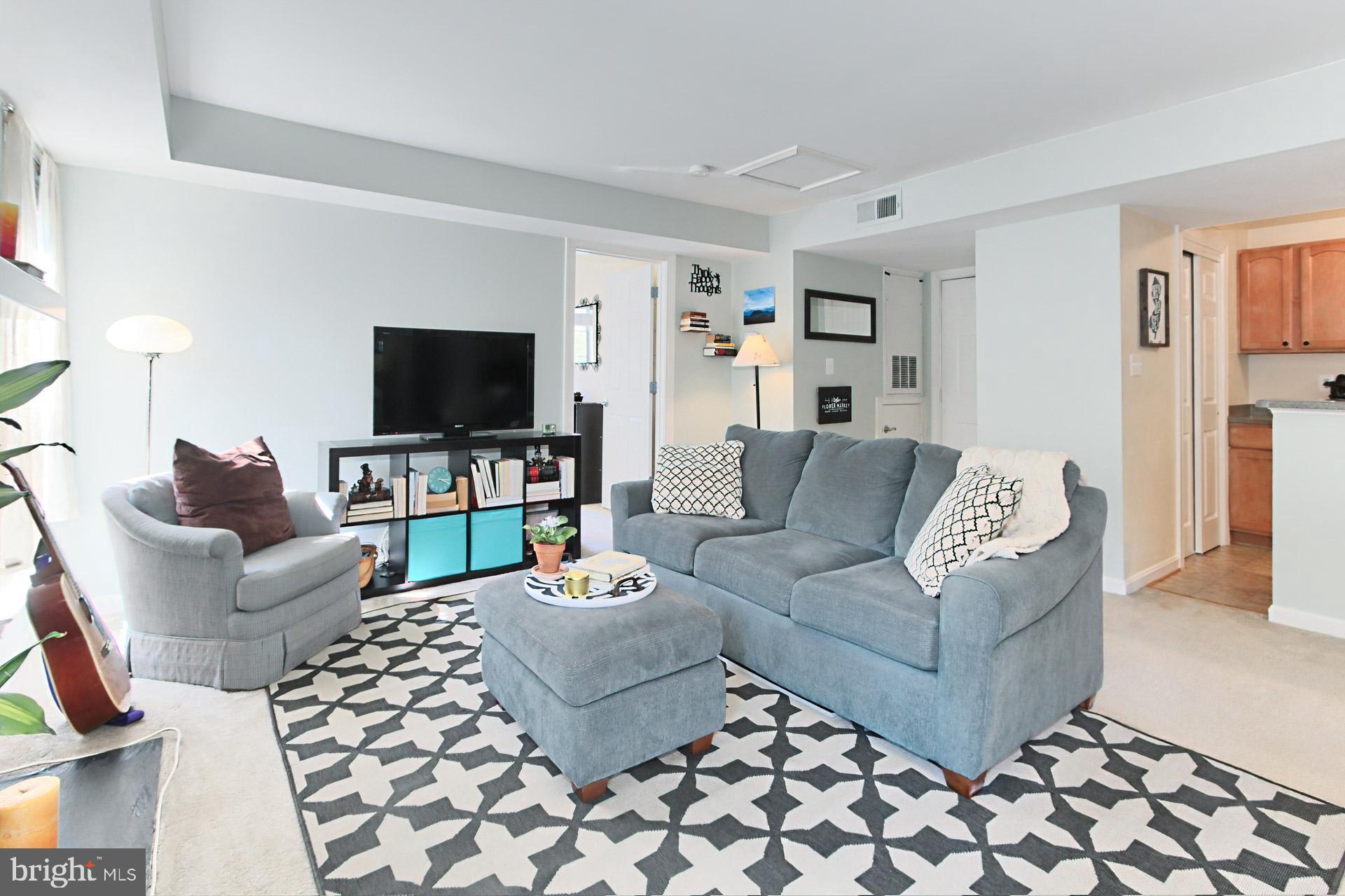 PENDERBROOK SQUARE CONDOMINIUMS - Residential