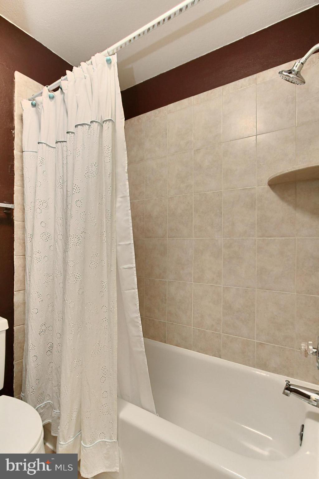 PENDERBROOK SQUARE CONDOMINIUMS - Residential