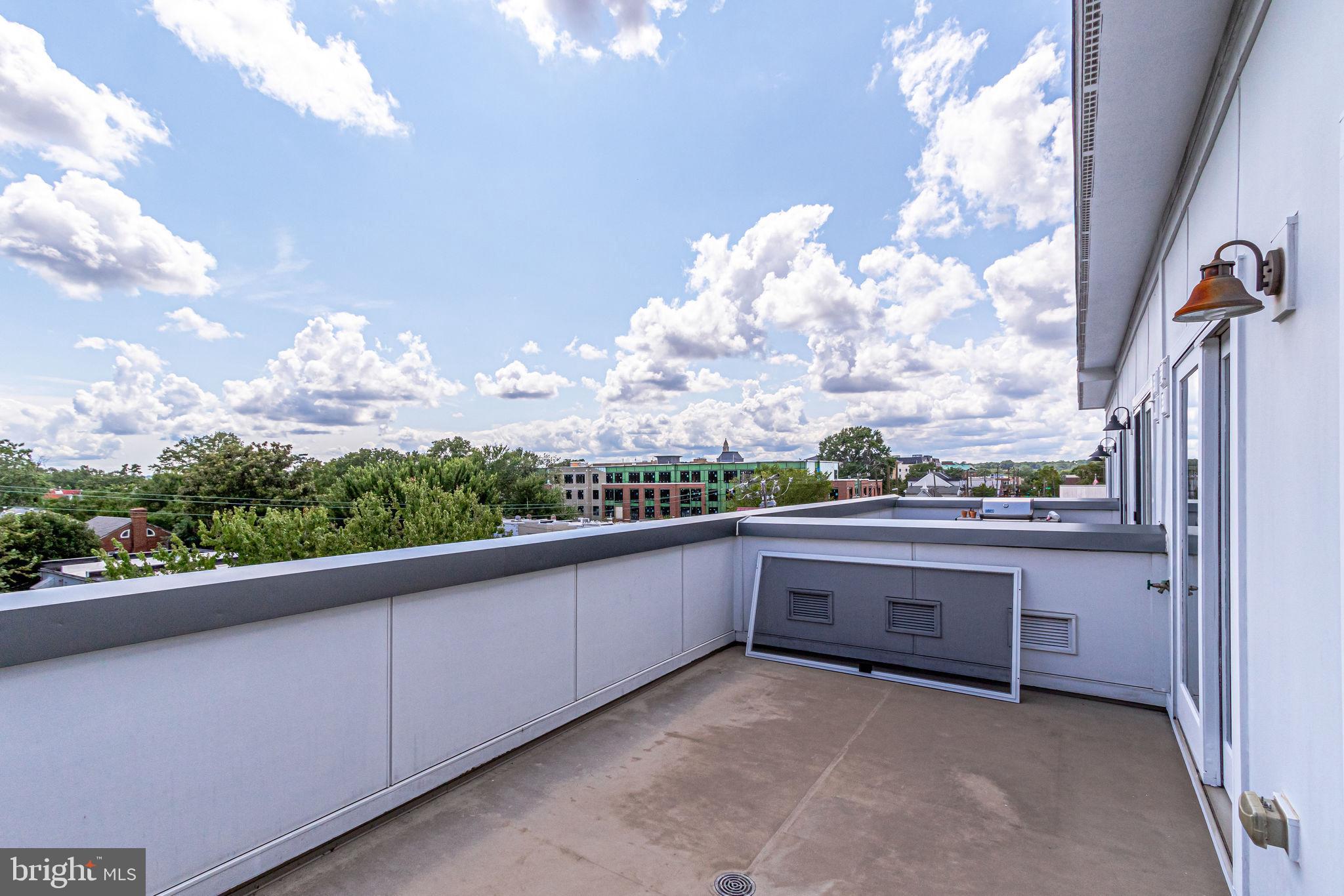 OLD TOWN COMMONS - Residential Lease