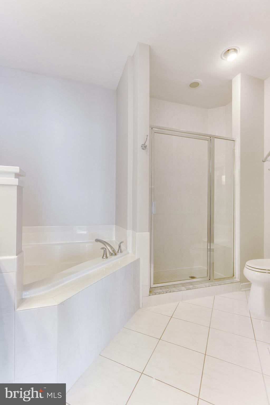 OLD TOWN COMMONS - Residential Lease