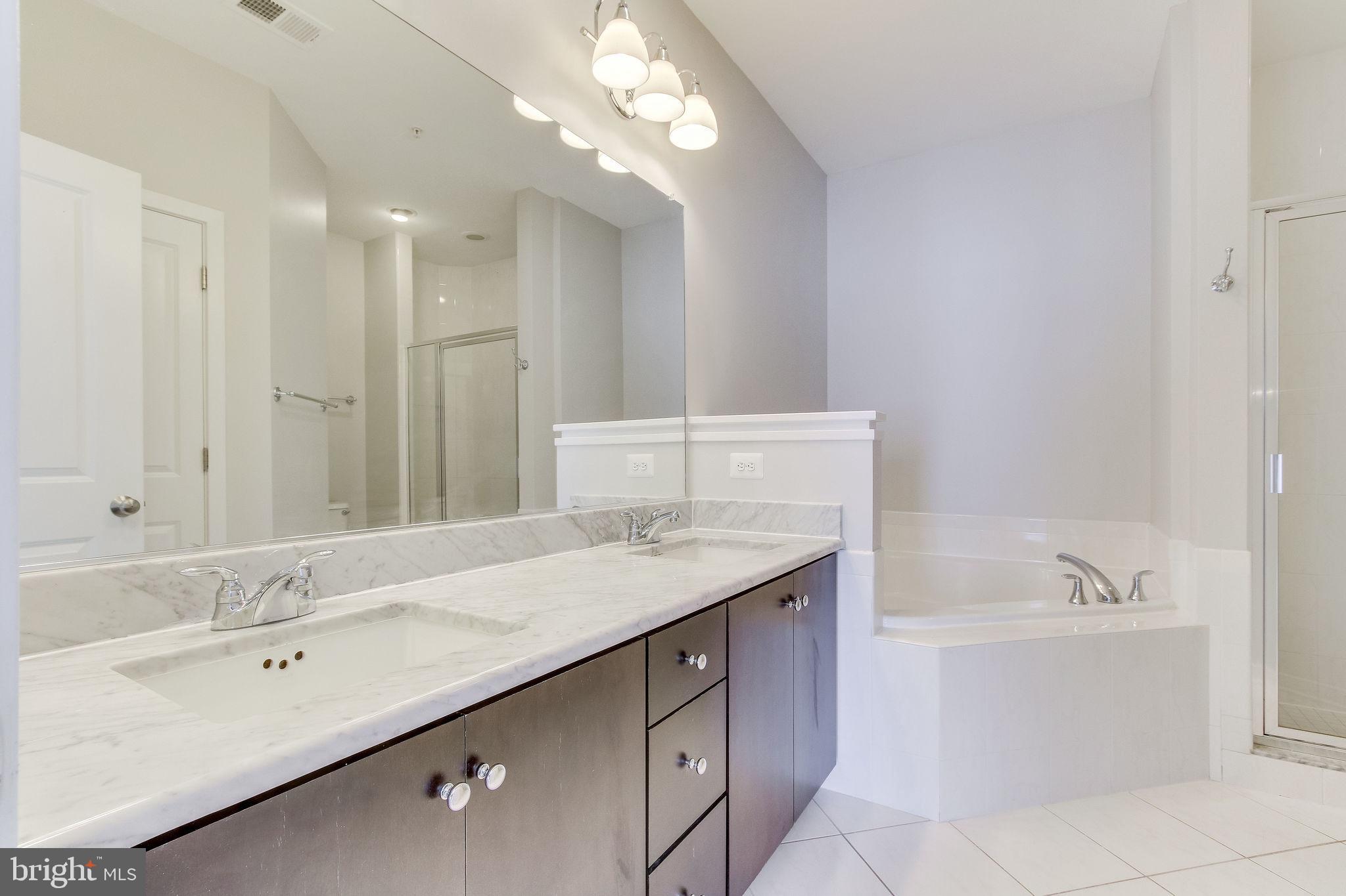 OLD TOWN COMMONS - Residential Lease