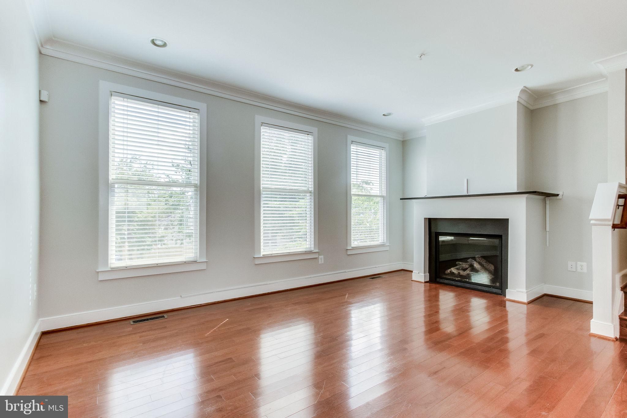 OLD TOWN COMMONS - Residential Lease