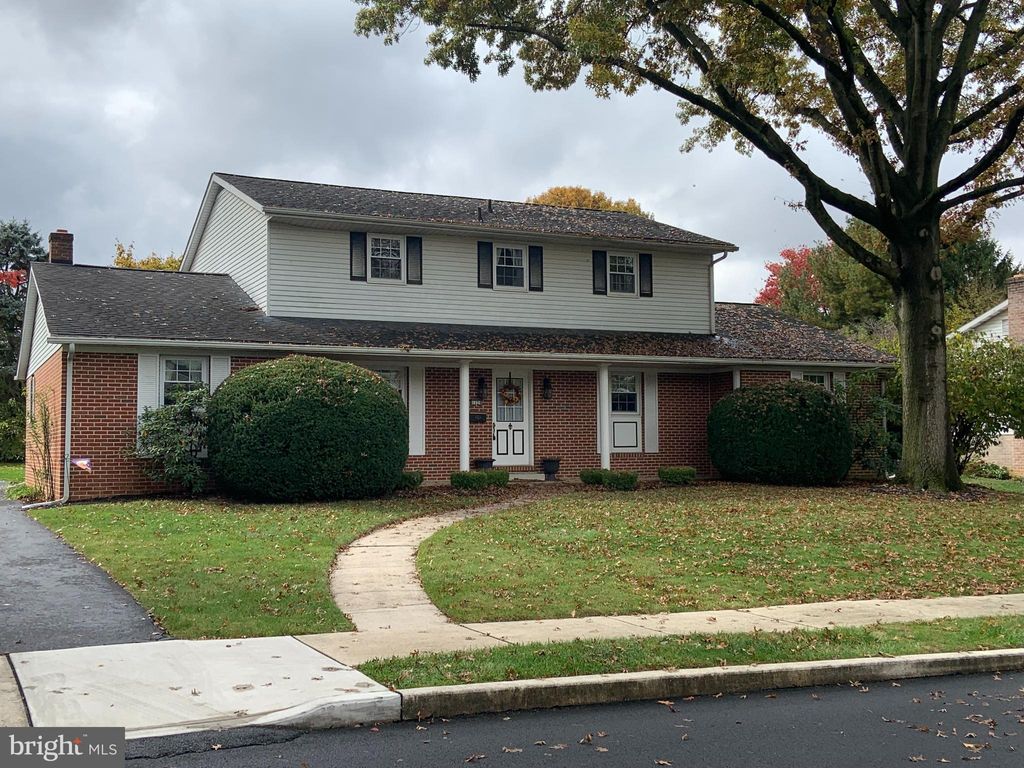 Photo of 1128 LINCOLN HEIGHTS AVE, EPHRATA, PA 17522 (MLS # PALA2027062)