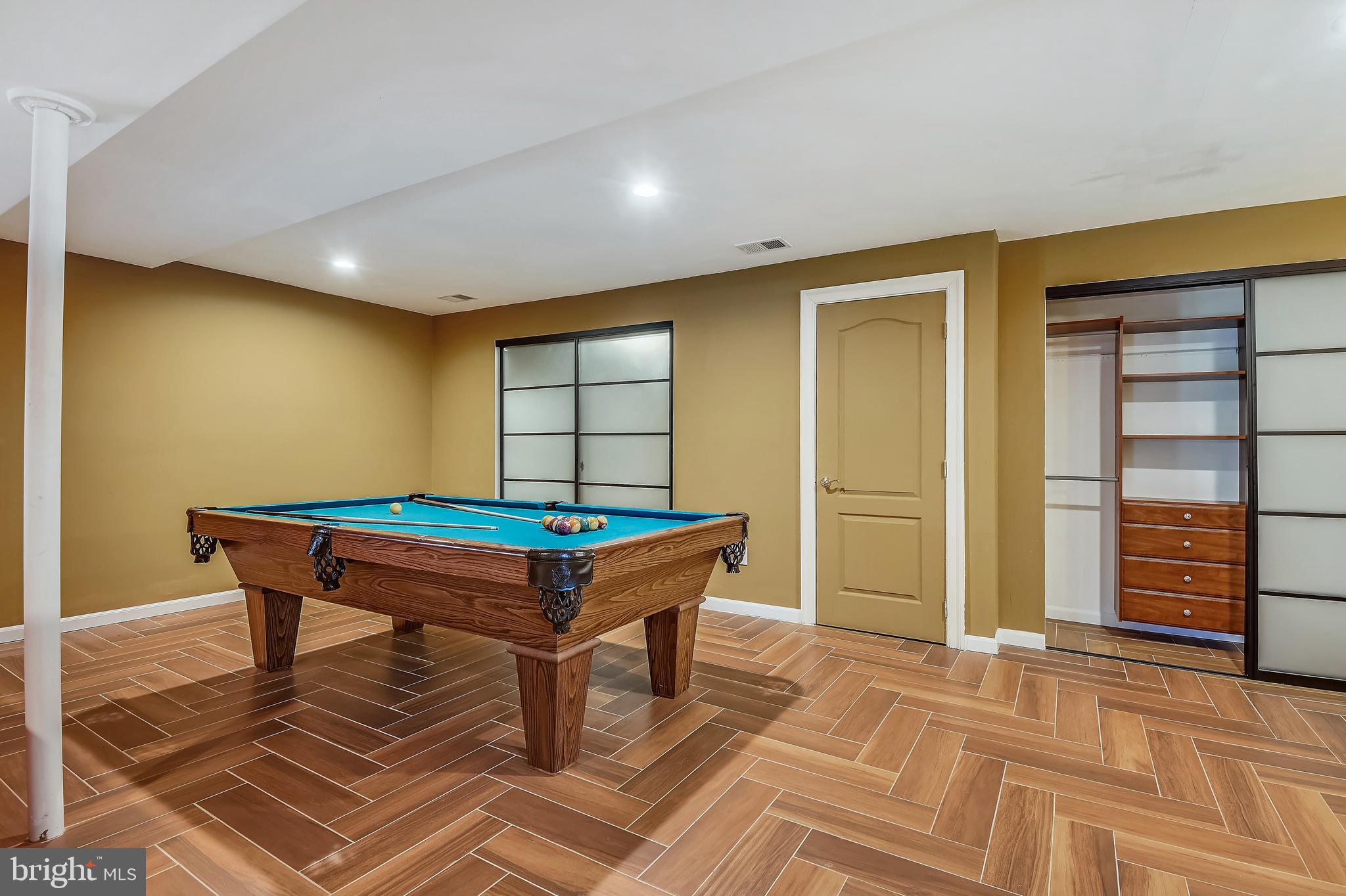 CENTURY OAK - Residential