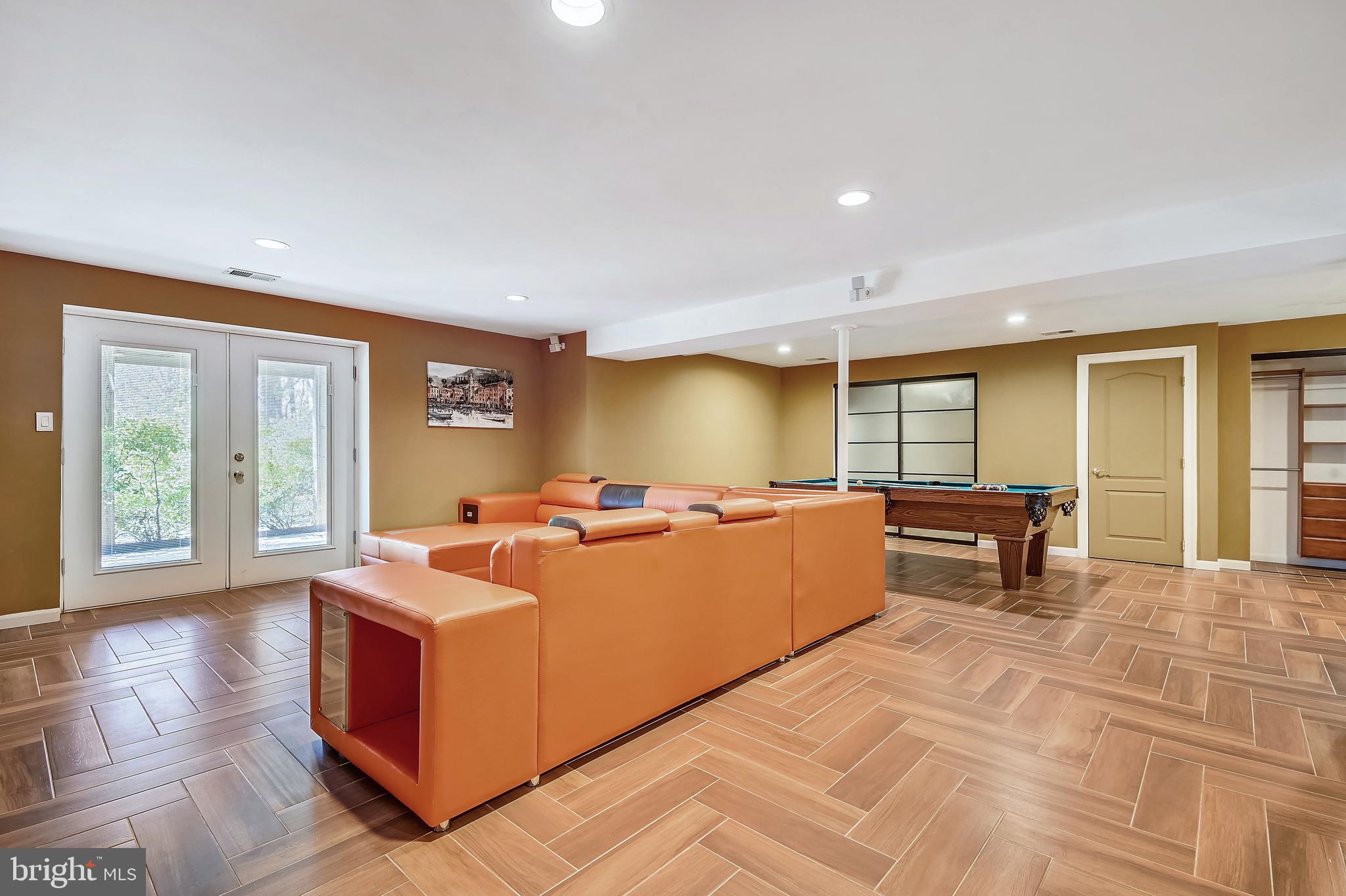 CENTURY OAK - Residential