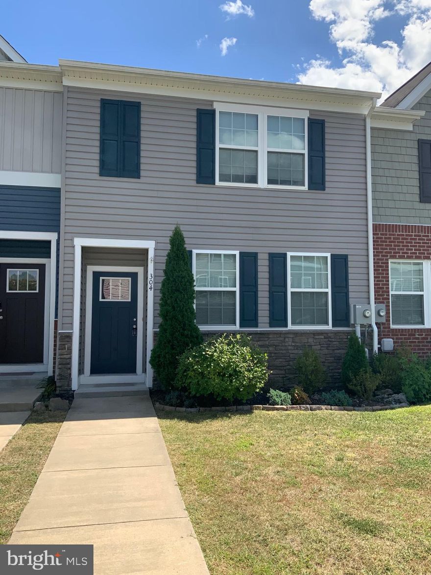 Beautiful 2 level 3 bedroom 2.5 bath townhome located in desirable Falling Waters area in Berkeley Ridge Community! The main level opens to a stunning kitchen featuring a large kitchen island, pantry, Stainless Steel Appliances, recessed lighting, and breakfast nook, Luxury Vinyl Plank flooring, 9ft ceilings, ceiling fans. Just off the kitchen is a dining area and a light-filled family room. The upper level offers an owner's suite with a walk-in closet, dual vanities, and a spacious shower! The upper level also includes 2 additional bedrooms, a full hall bathroom, linen closet, and laundry. Fully fenced backyard. Many nearby amenities, such as Medical Facilities, Shopping, Restaurants and Schools. Subdivision offers plenty of nearby overflow parking and a common area including a playground! Tenant pays all Utilities. Landlord pays HOA fee. Pets are Case by Case with Pet Deposit Fee (non-refundable, Breed Restricted). Landlord/owner requires credit above 600 all occupants.  Apply using the RentSpree link (https://apply.link/ZtdkZnl)