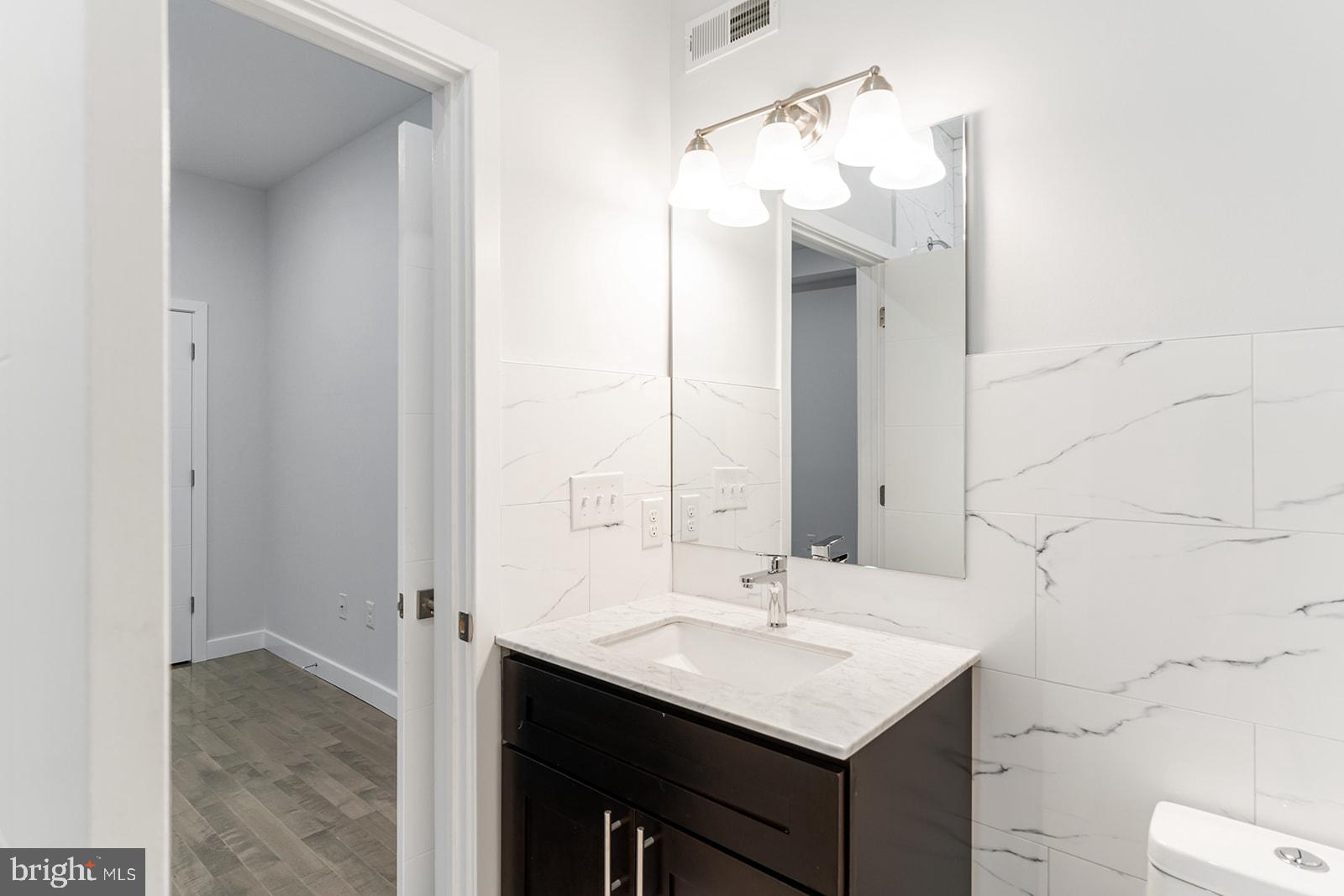 NORRIS SQUARE - Residential Lease