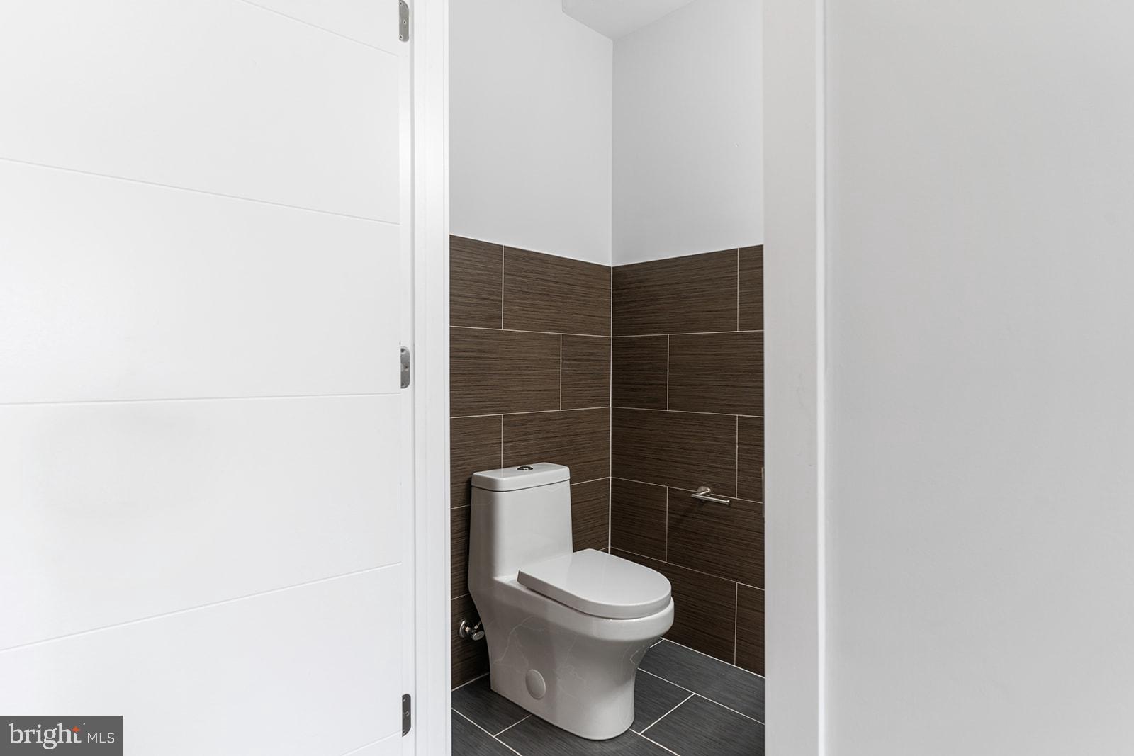 NORRIS SQUARE - Residential Lease