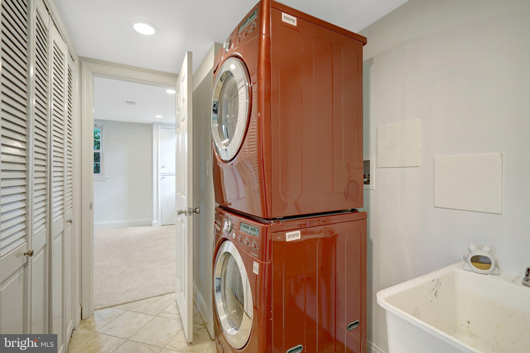 WAYNEWOOD - Residential