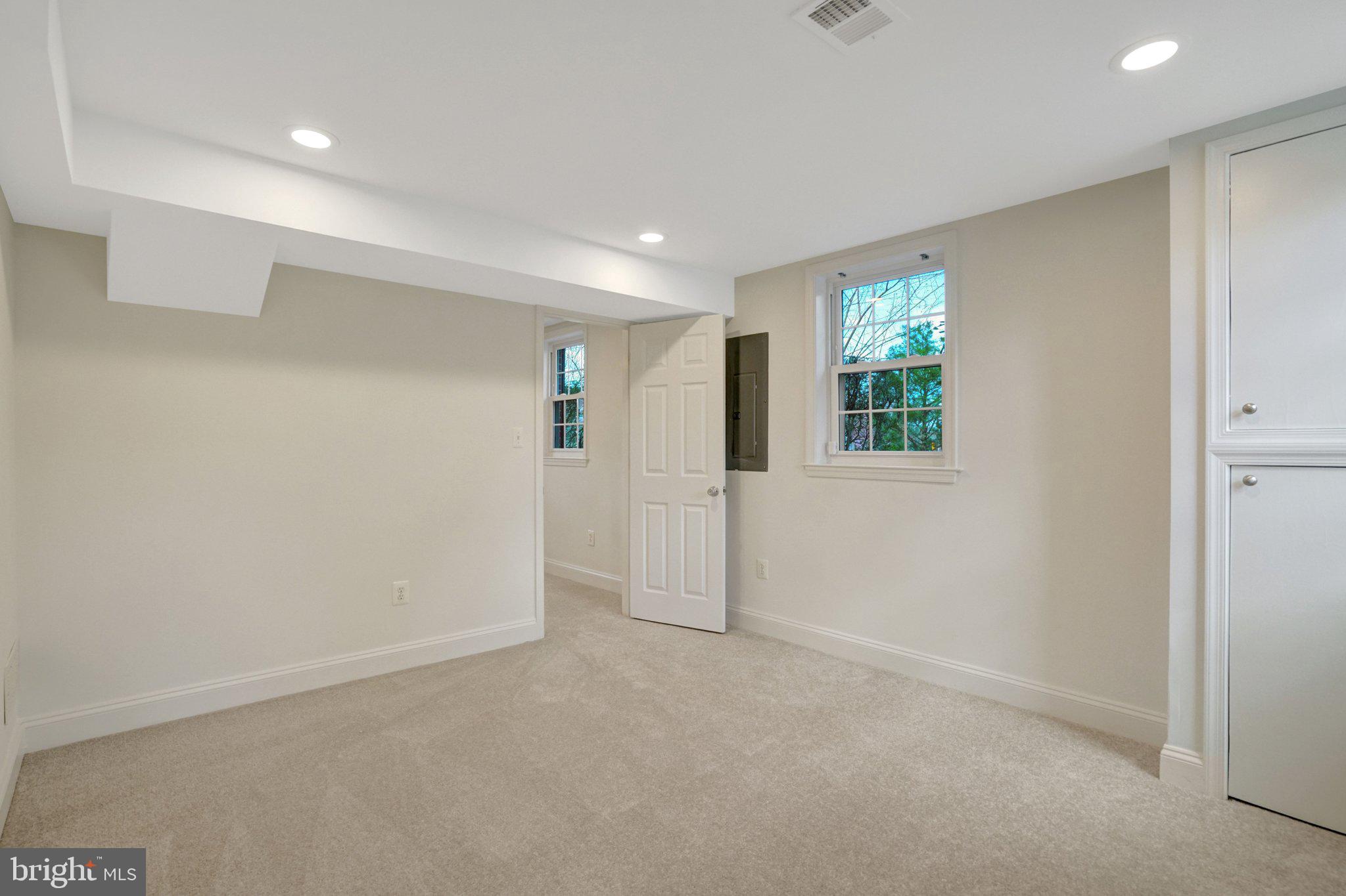 WAYNEWOOD - Residential